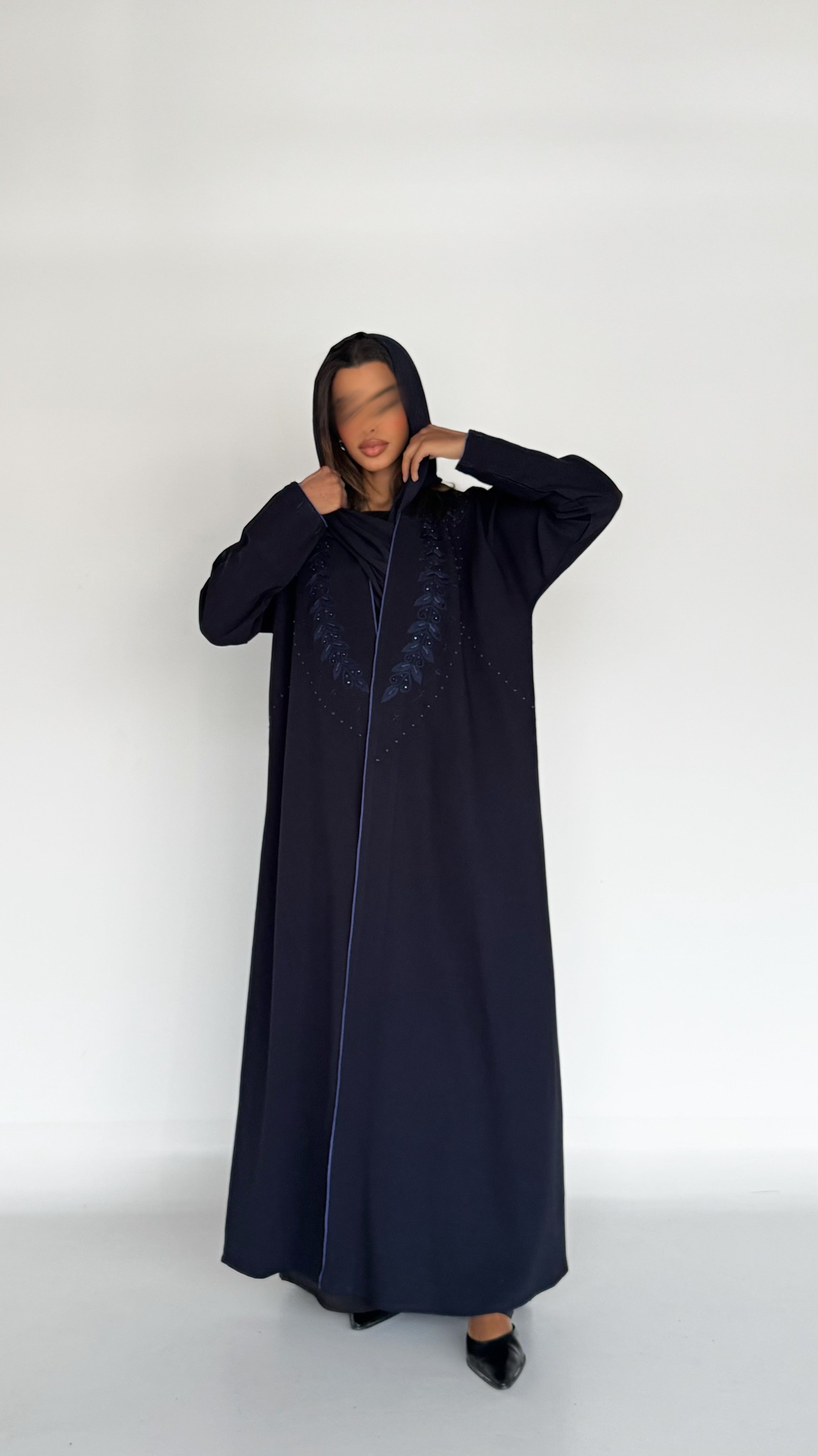 MW645 - Light Crepe Standing with Jacquard Half-Cloche