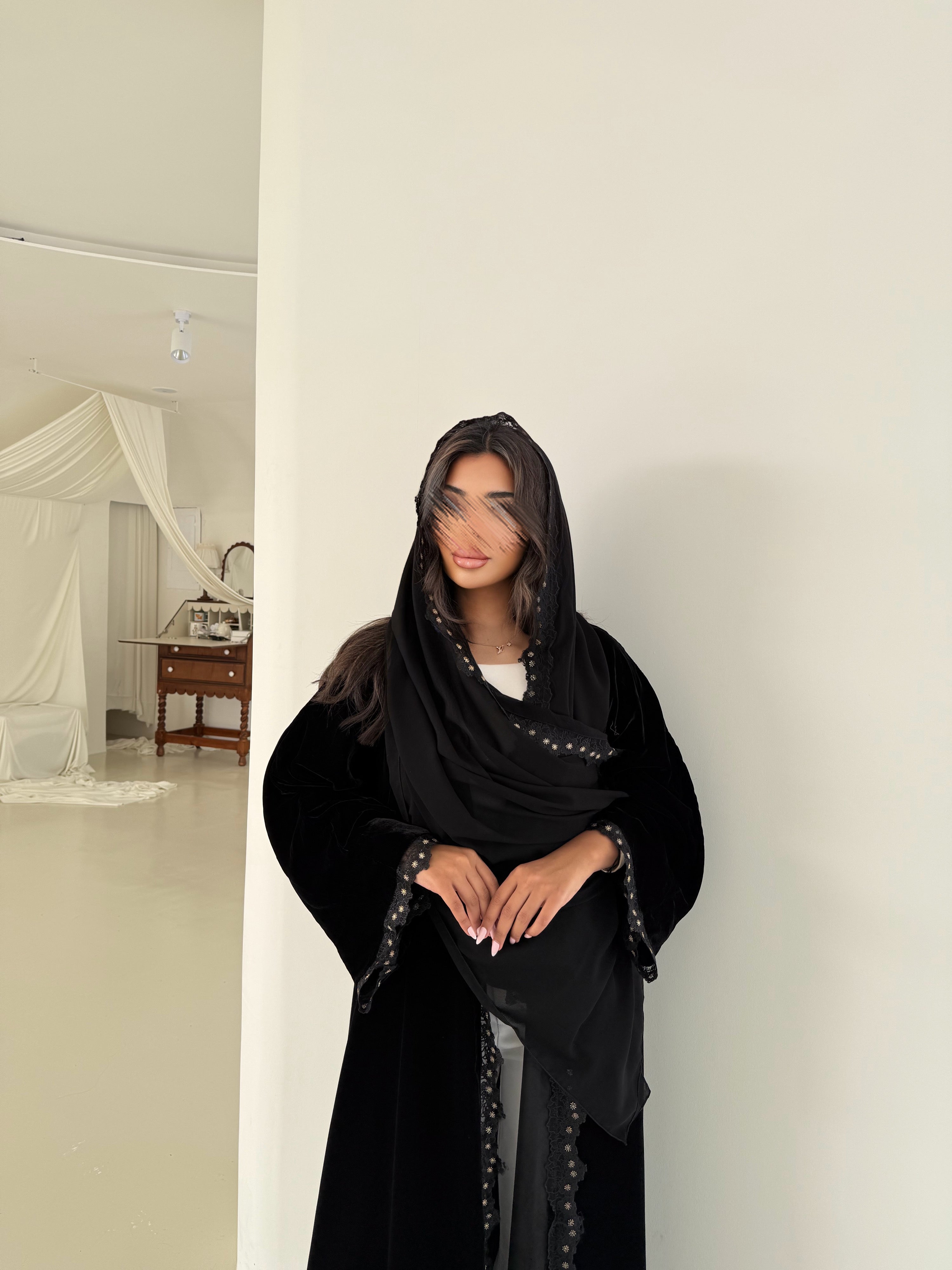 MW645 - Light Crepe Standing with Jacquard Half-Cloche