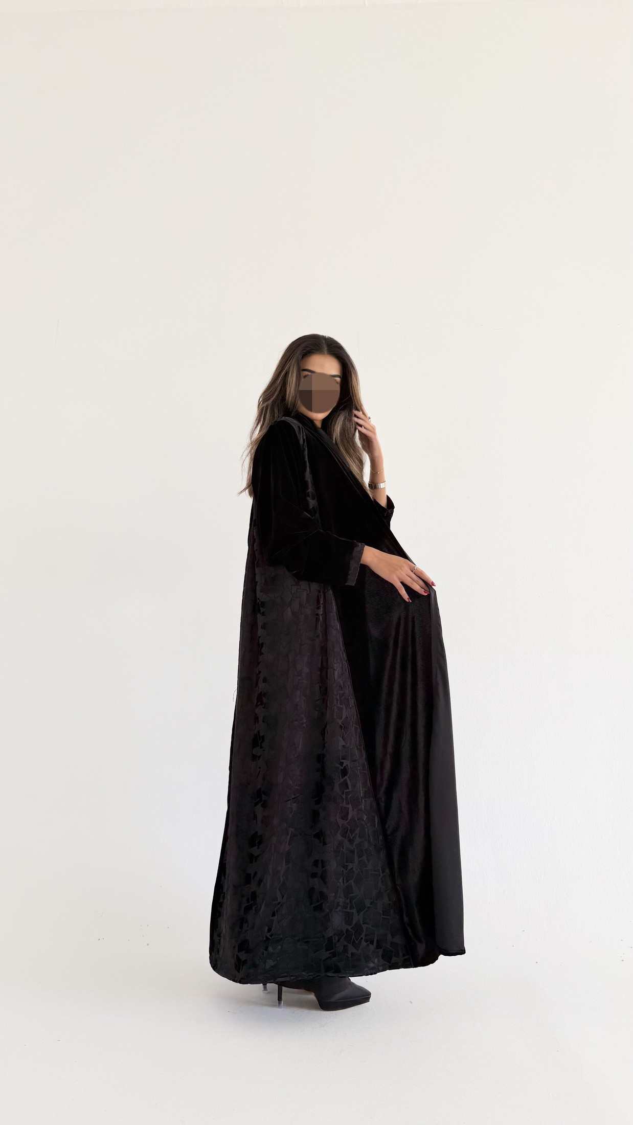MWE915 - عباية سوداء مخمل - Aya