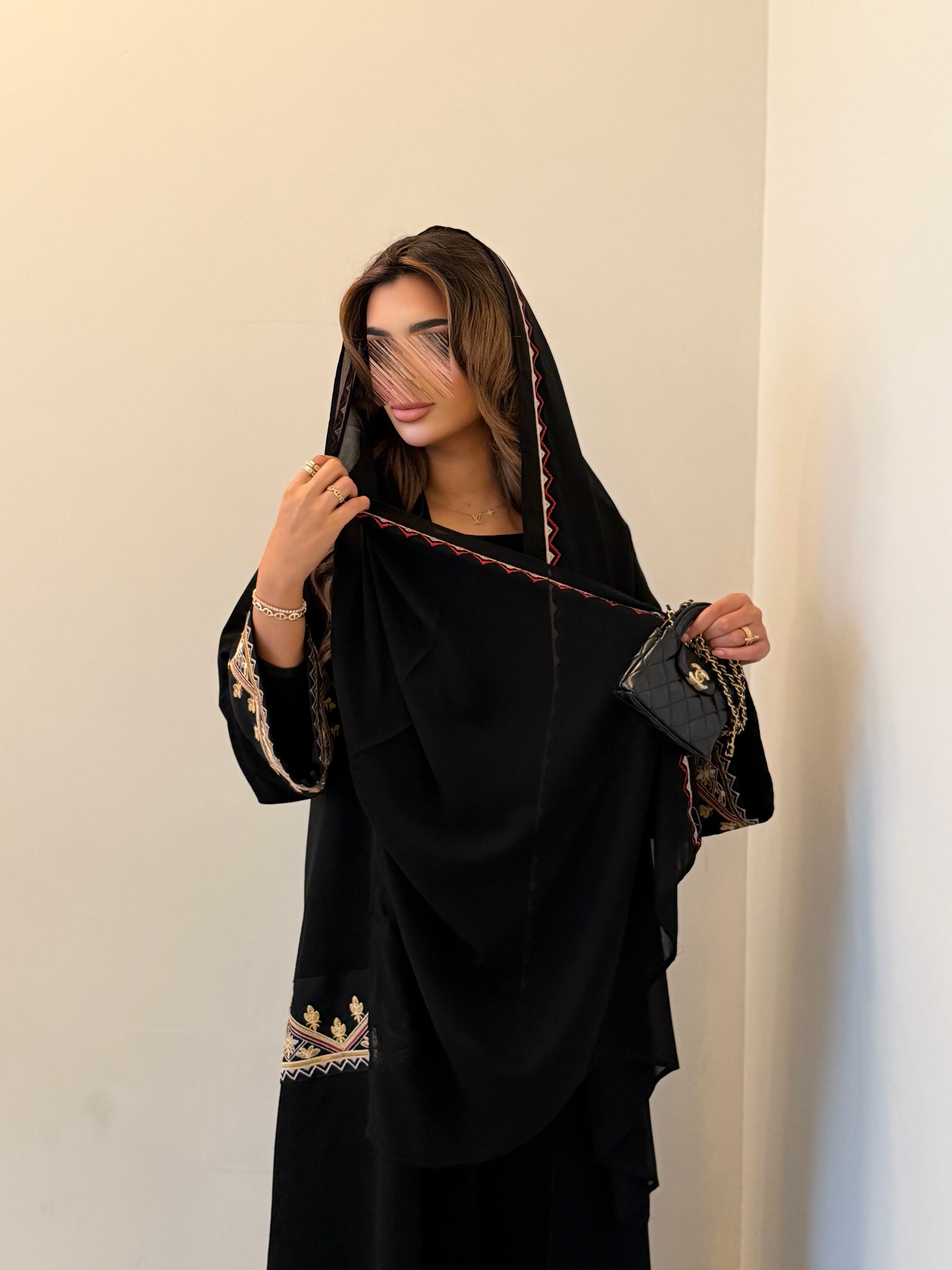 MWT5065 - قماش كريب اسود مع تطريز قصة نص بشت - Aya