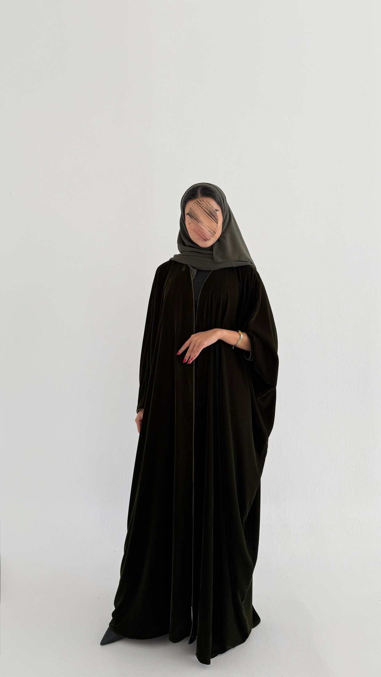MWT750 - عباية مخمل زيتية - Aya