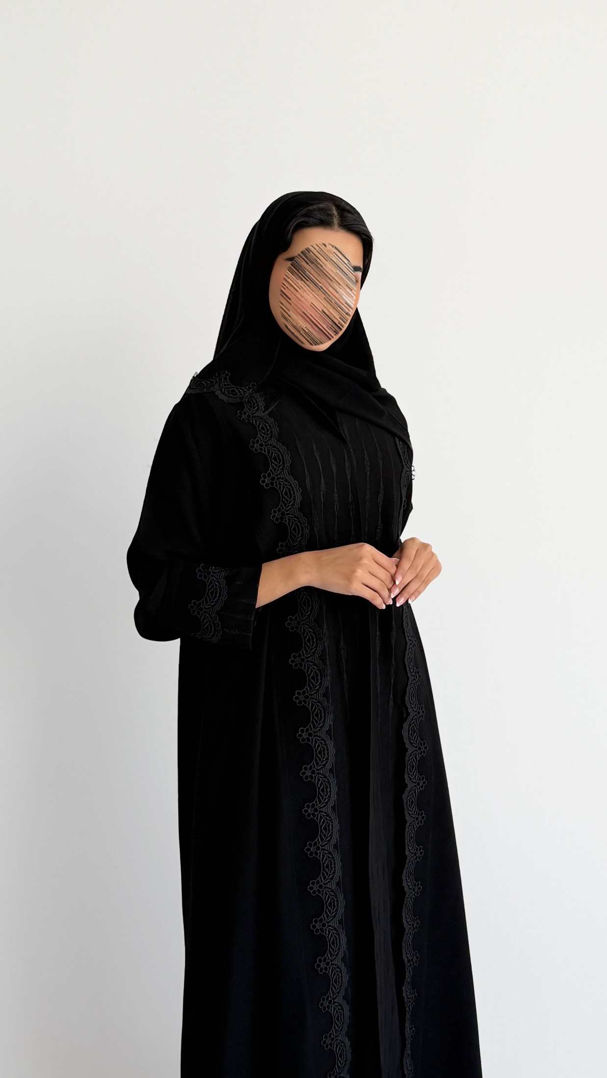 MWT2084 - عباية سوداء بتطريز وكسرات ناعمة - Aya