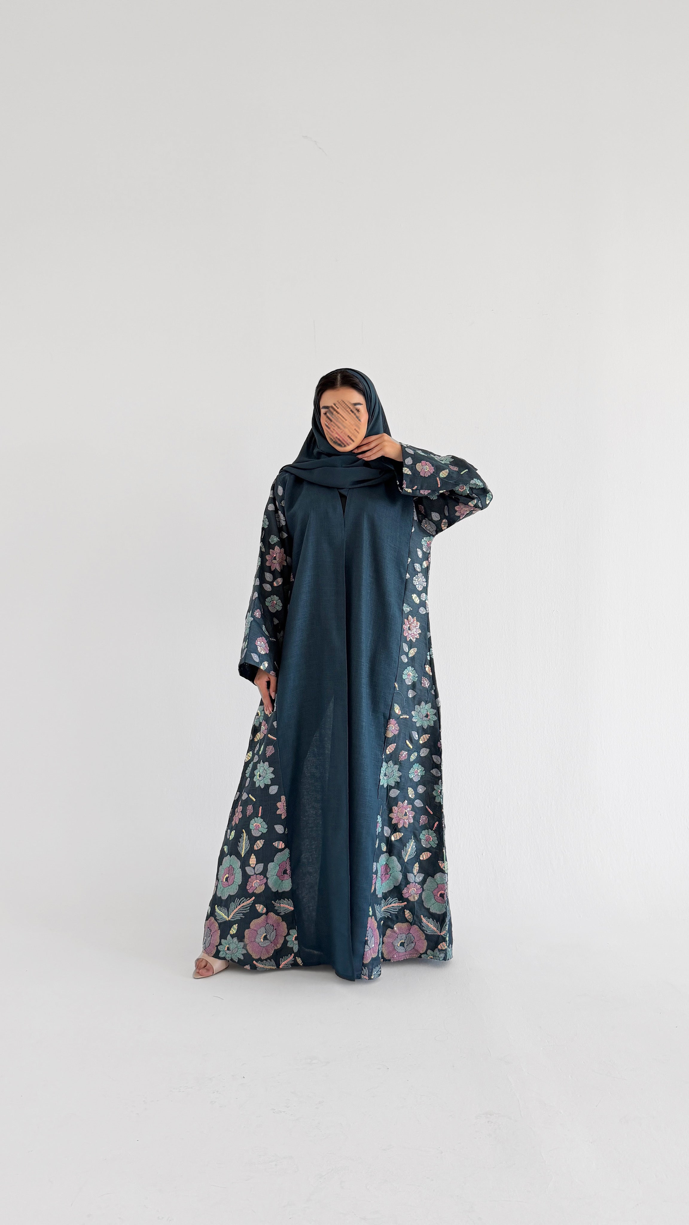 MWT1121 - عباية لنن مع تدخيلة ركامة - Aya