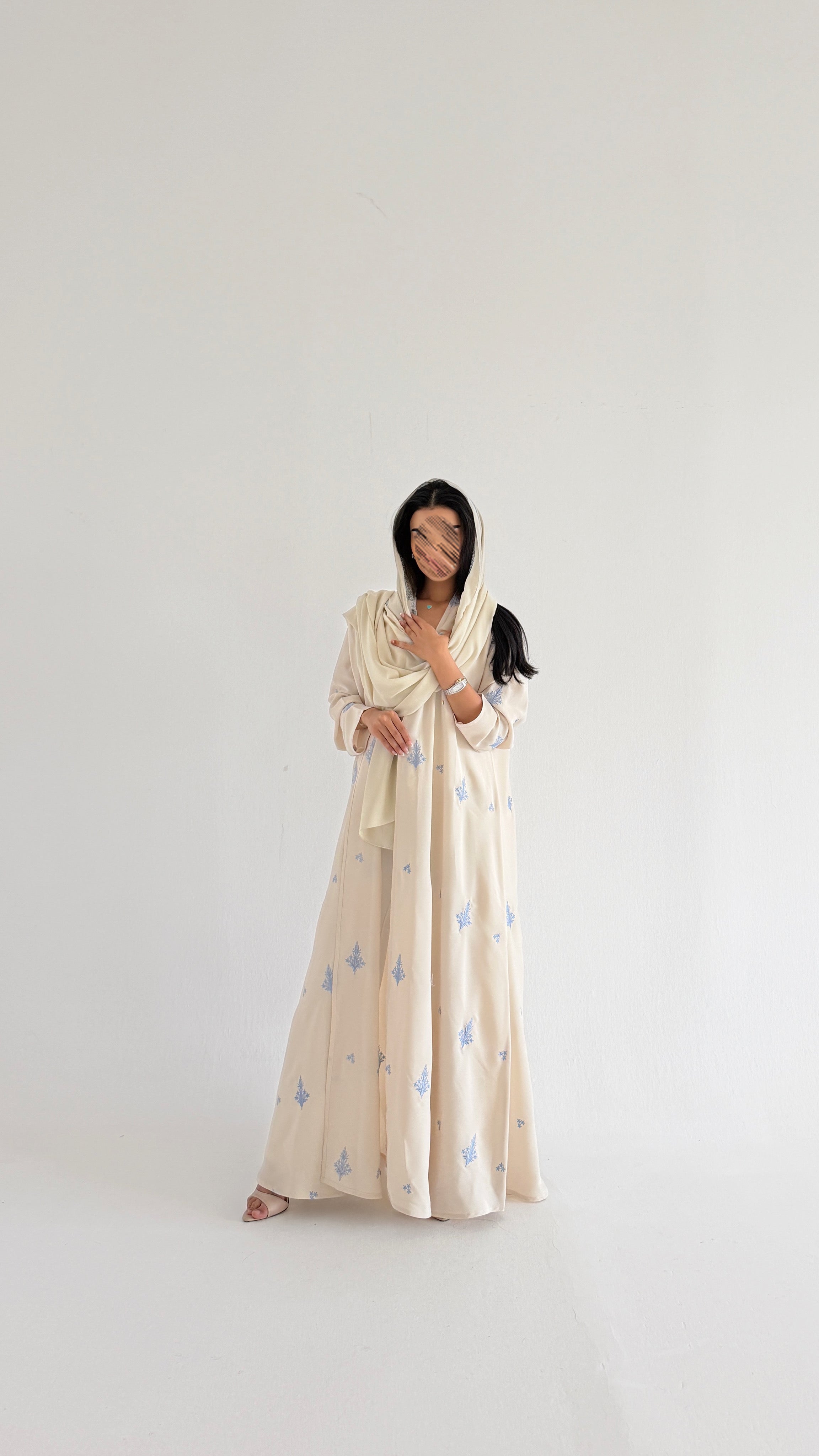 MWT5088 - قماش بيج مع تطريز سماوي - Aya