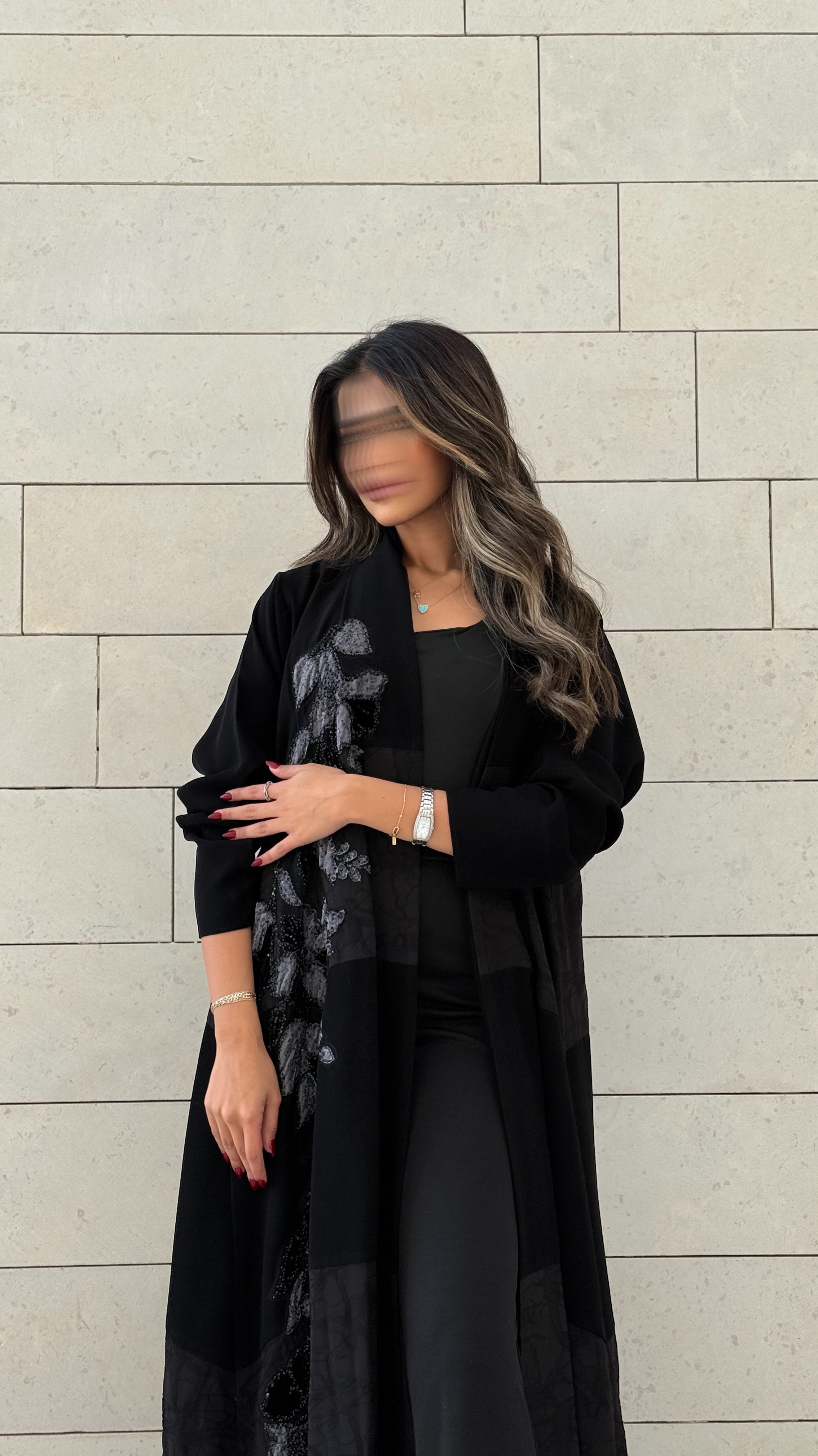 MWT581 - عباية سوداء بتطريز ورد - Aya