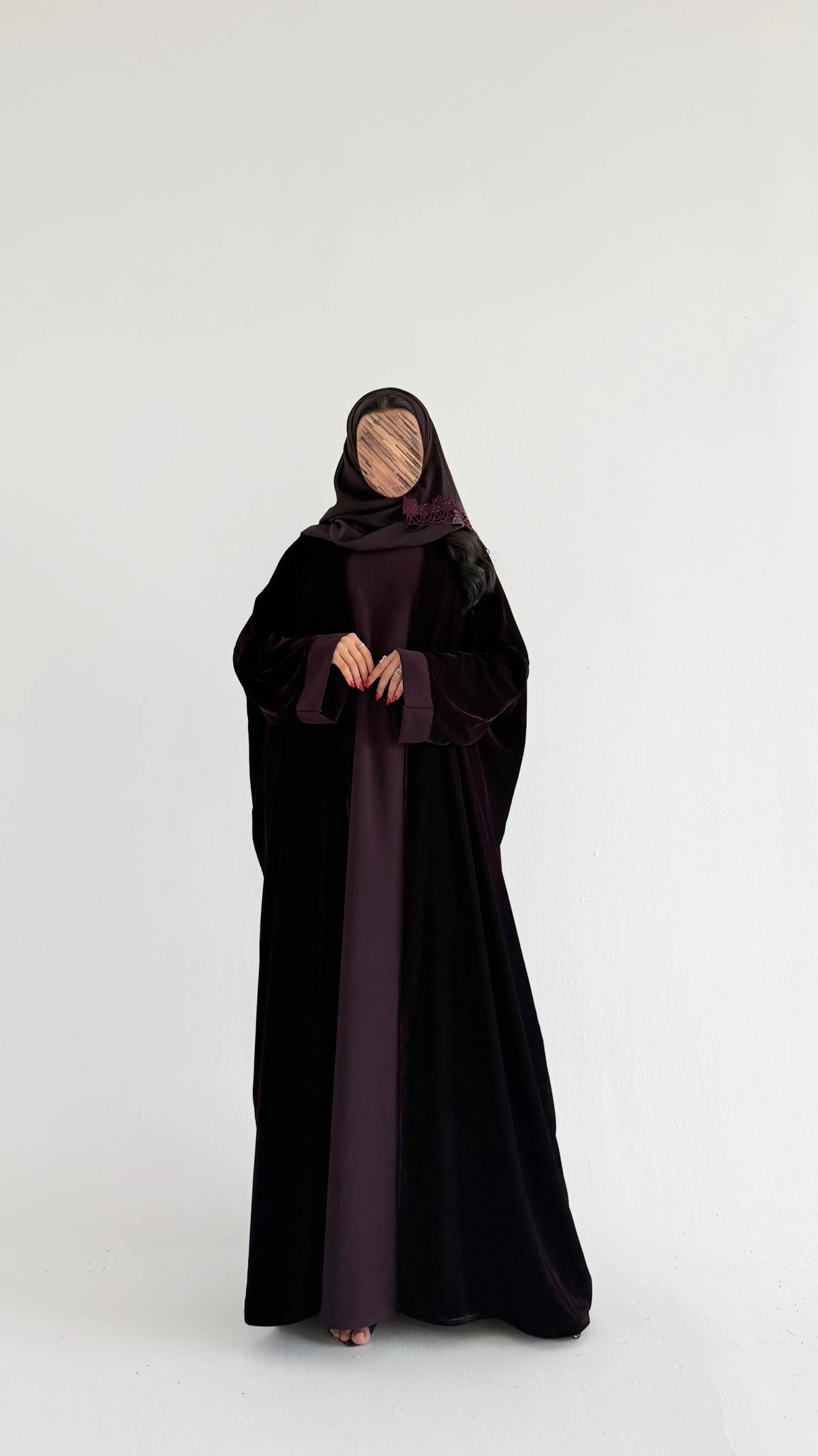 MWT1295 - عباية مخمل موف بفستان كريب مع تدخيله بالأكمام - Aya