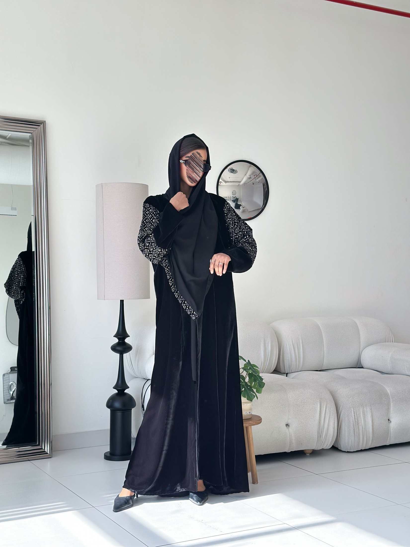 MW1836 - عباية مخمل كم تطريز - Aya