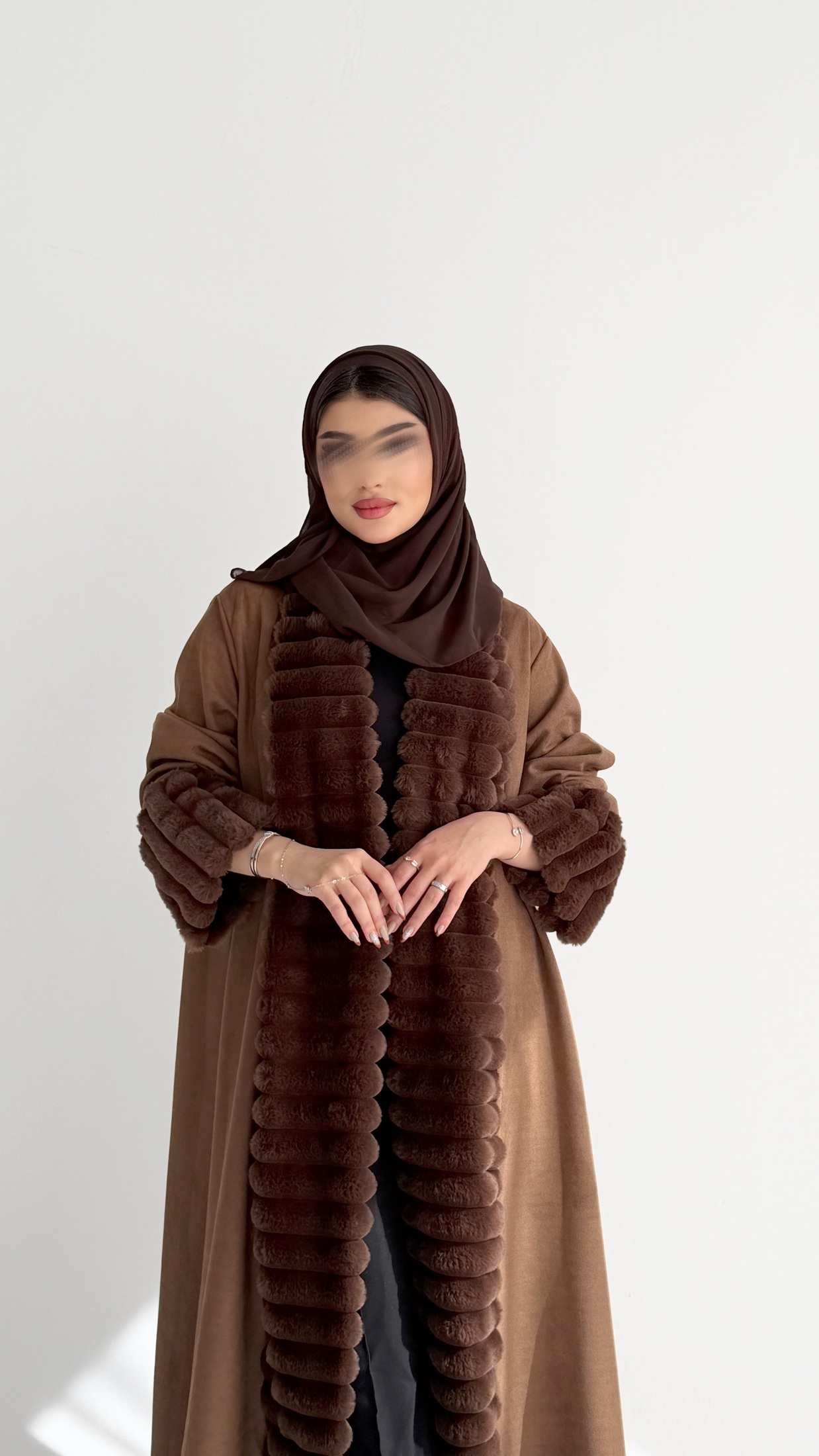 MW1804 - عباية شامواه مع تدخيلة فرو - Aya