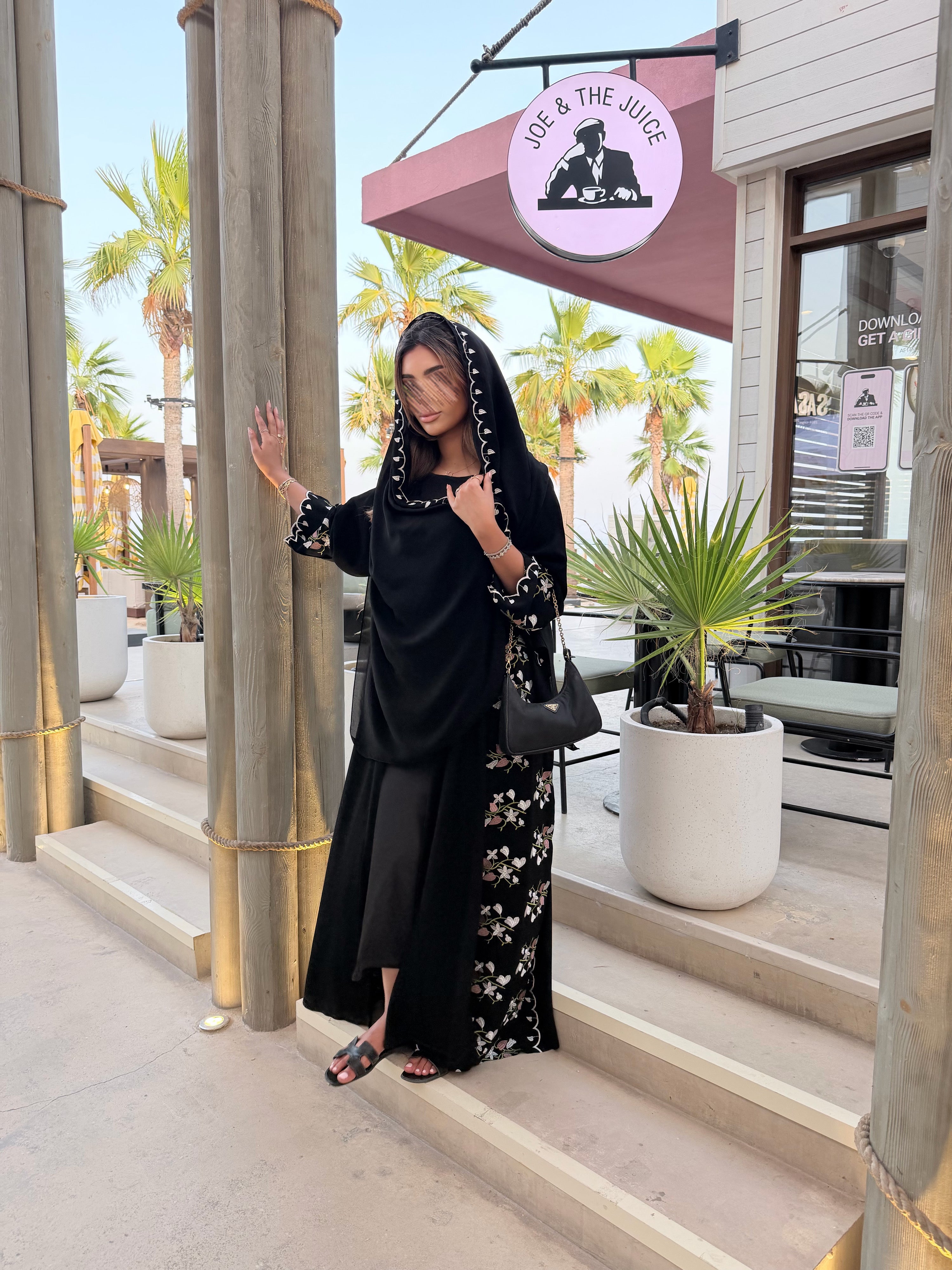 MW1604 -  عباية سوداء بتطريز ورود على الجوانب | Black Abaya with Floral Side Embroidery - Aya