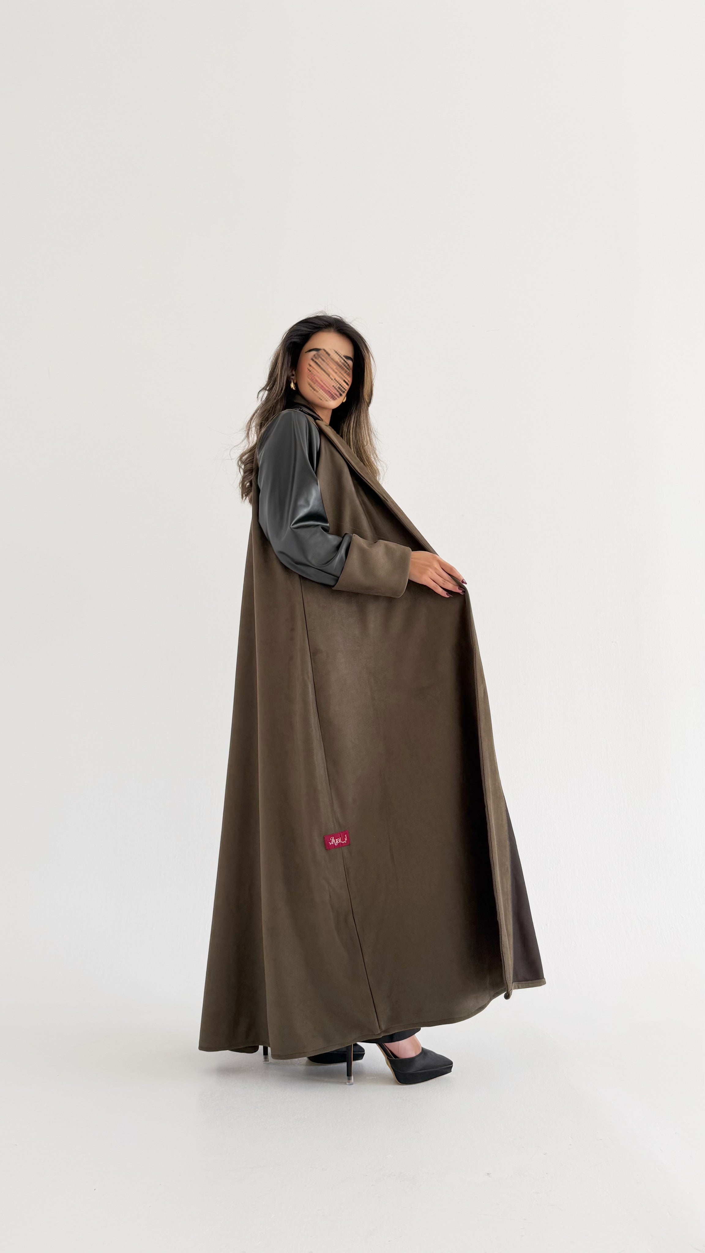 MWT670 - عباية شامواه مع تدخيلة جلد - Aya