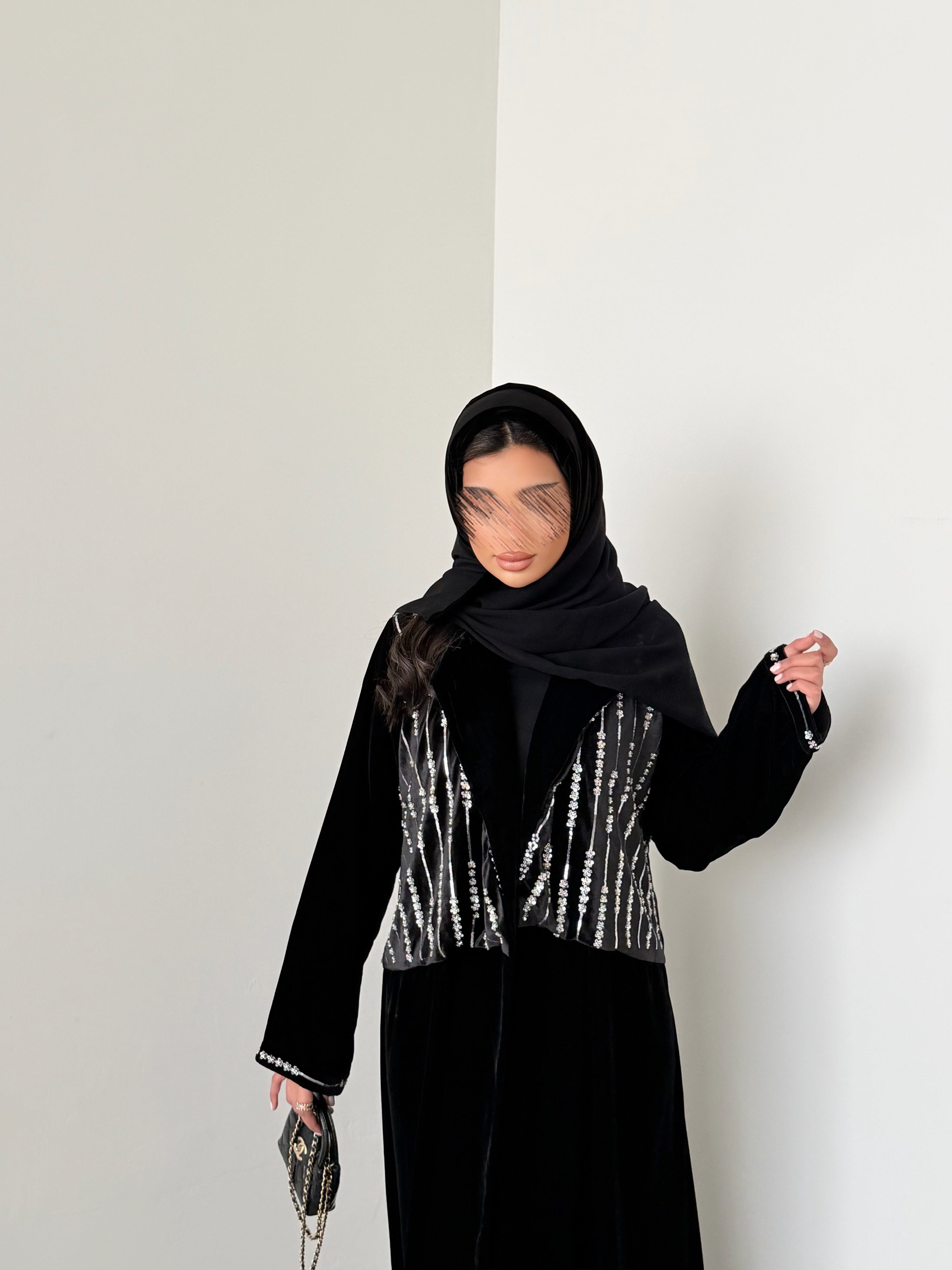 MW645 - Light Crepe Standing with Jacquard Half-Cloche