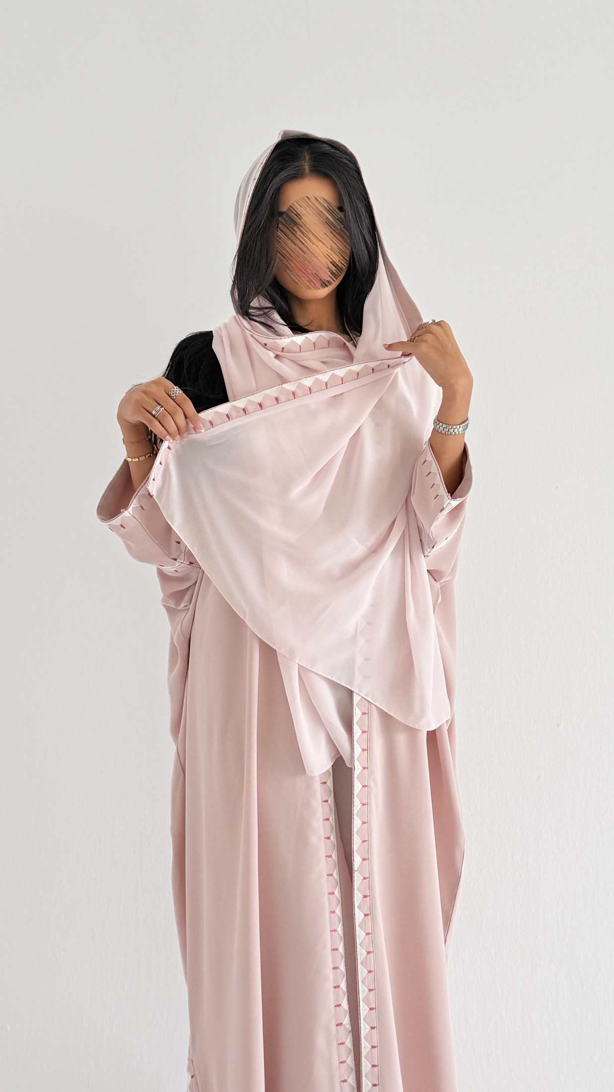 MWT1249 - عباية بتطريز بالامام والاكمام - Aya