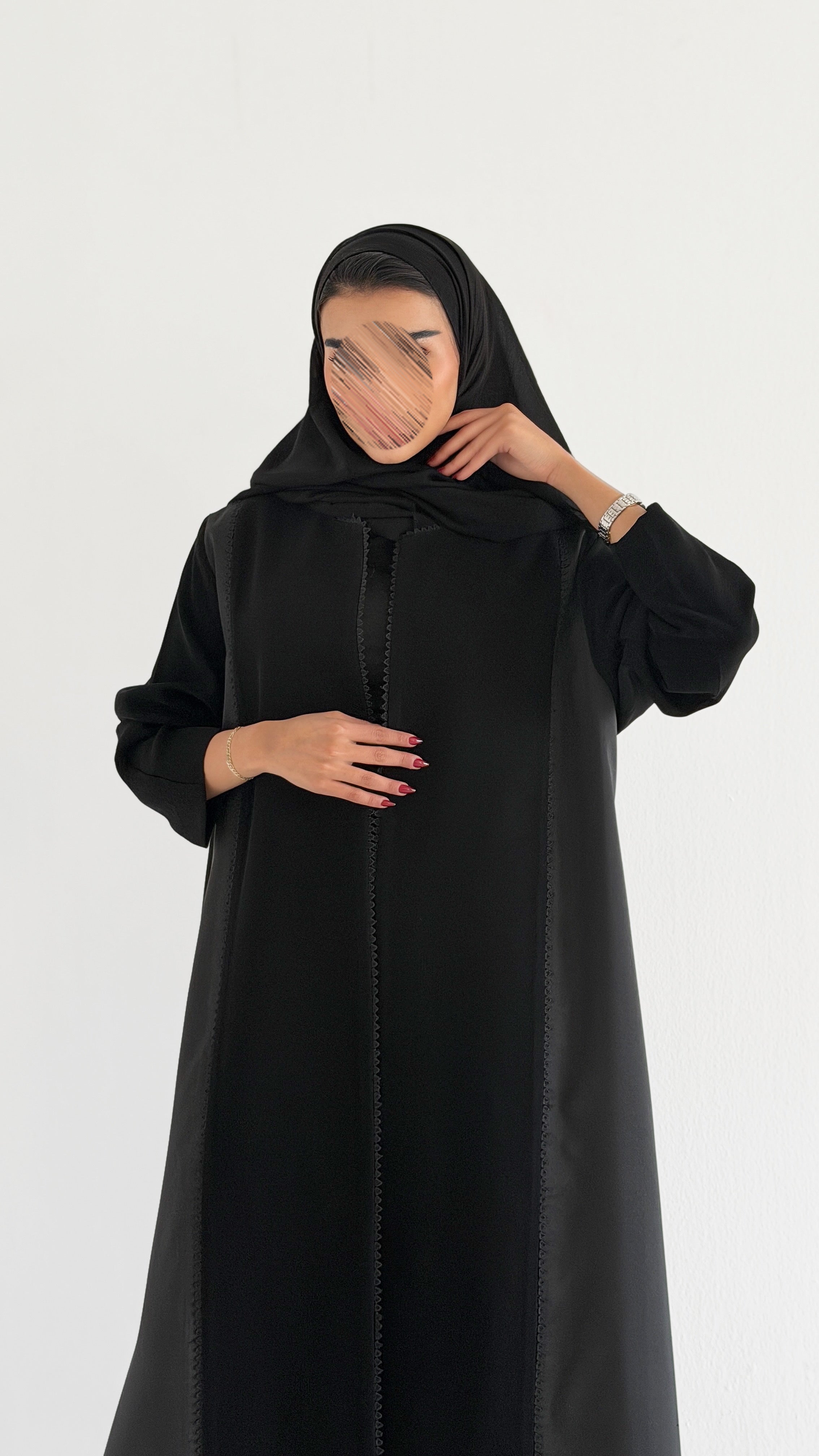 MWT1013 - عبايه مع تدخيله قماش لامع - Aya