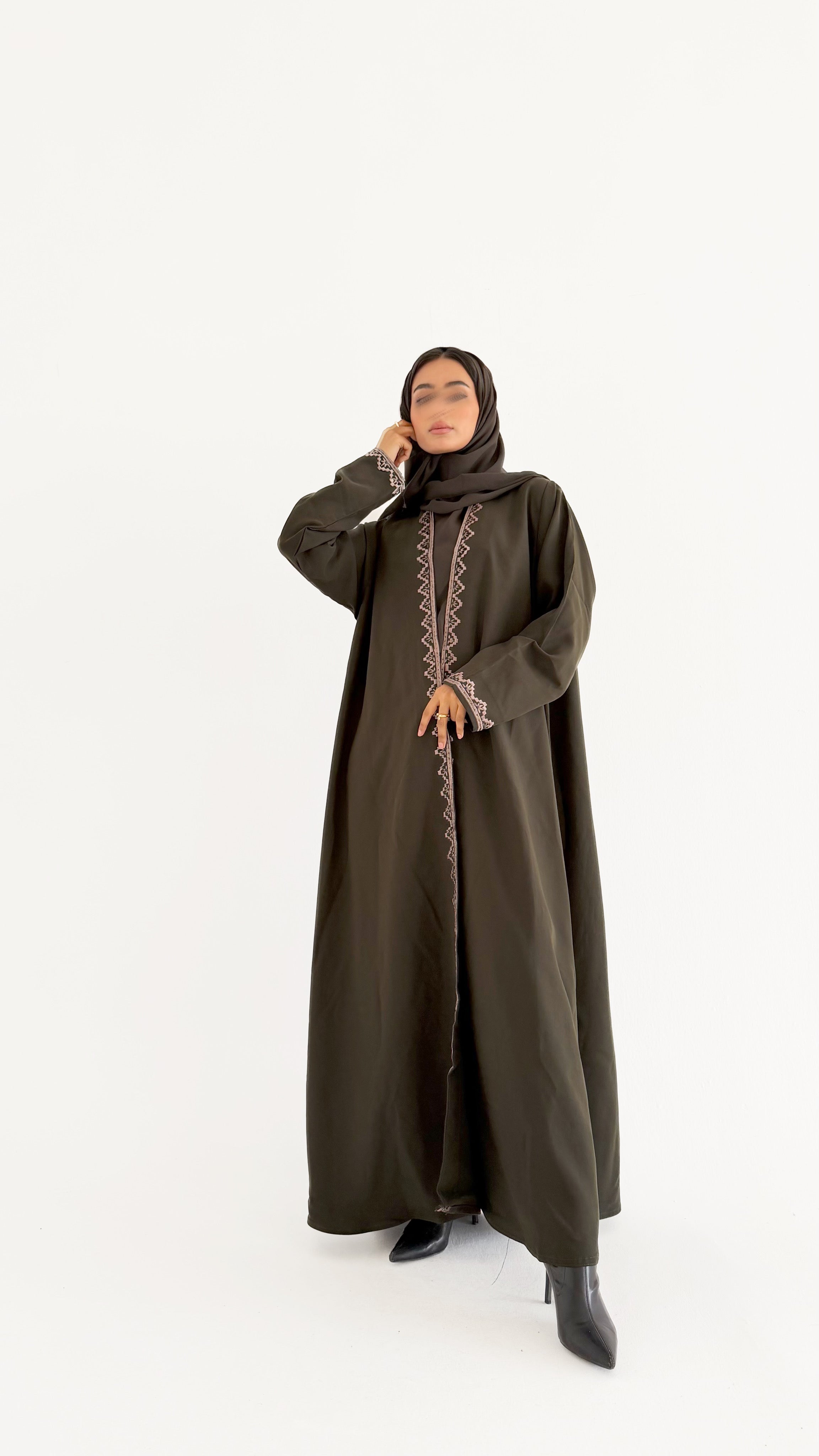 MWT683 - عباية زيتي تطريز