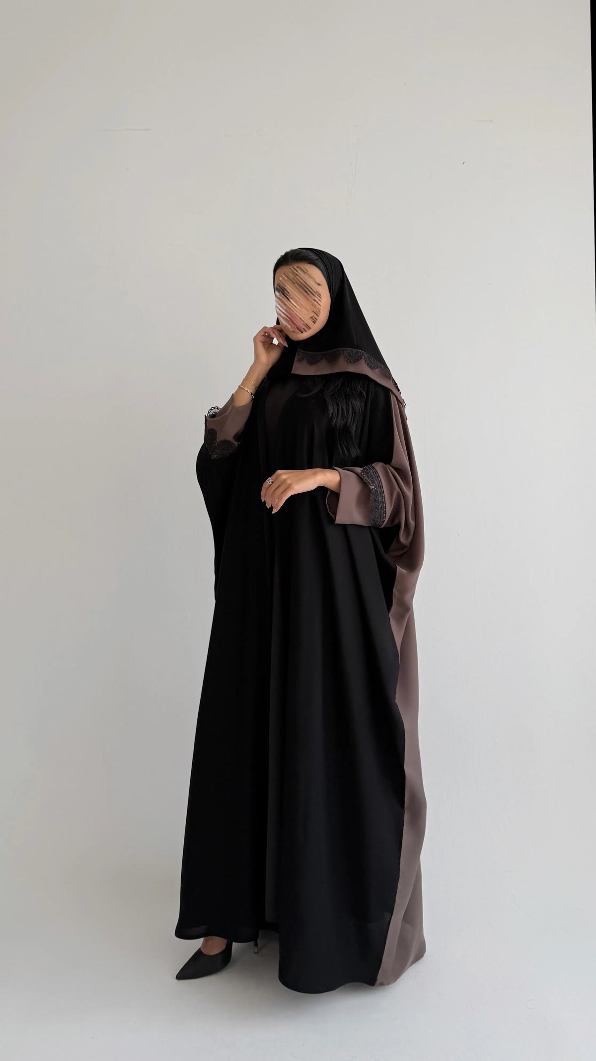 MWT5219 - عبايه يومية مع تدخيلات كلفة اسود - Aya