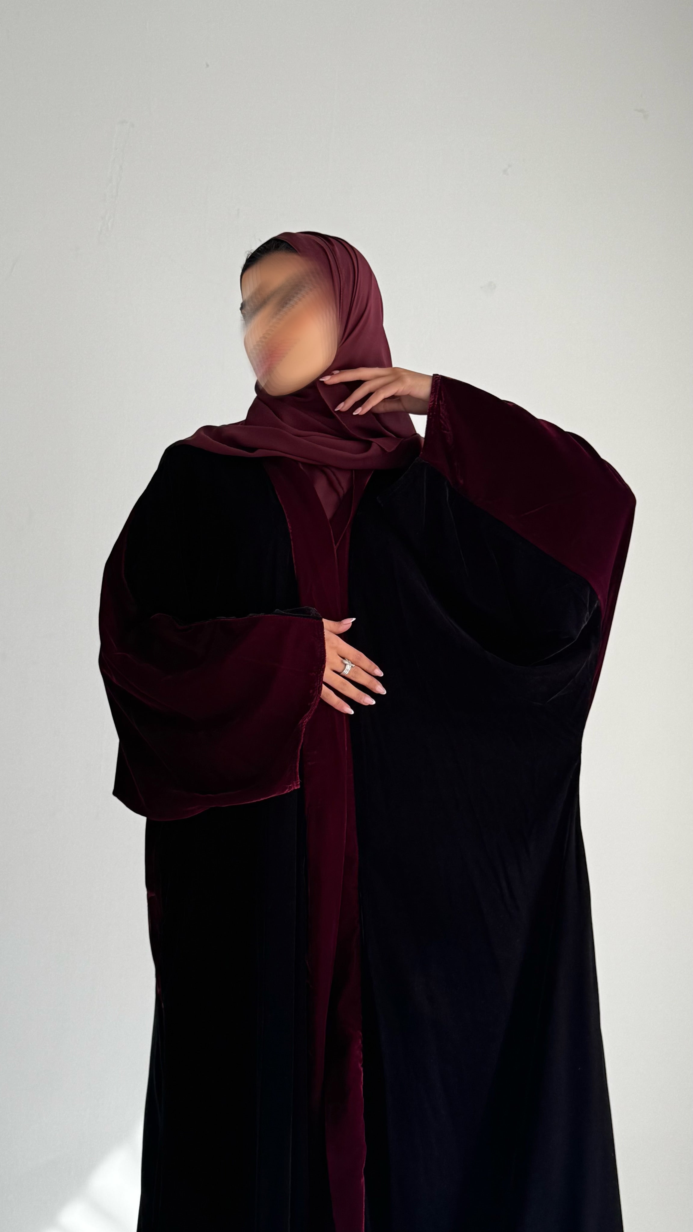 MW1753 - عباية اسود  مخمل مع اضافة تطريز يدوي - Aya