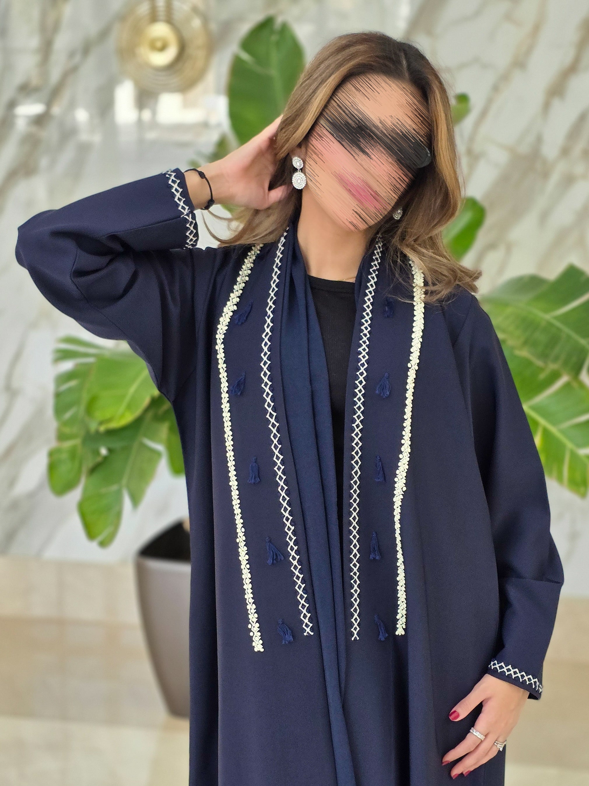 MWT661 - عباية كحلي تطريز من الامام - Aya