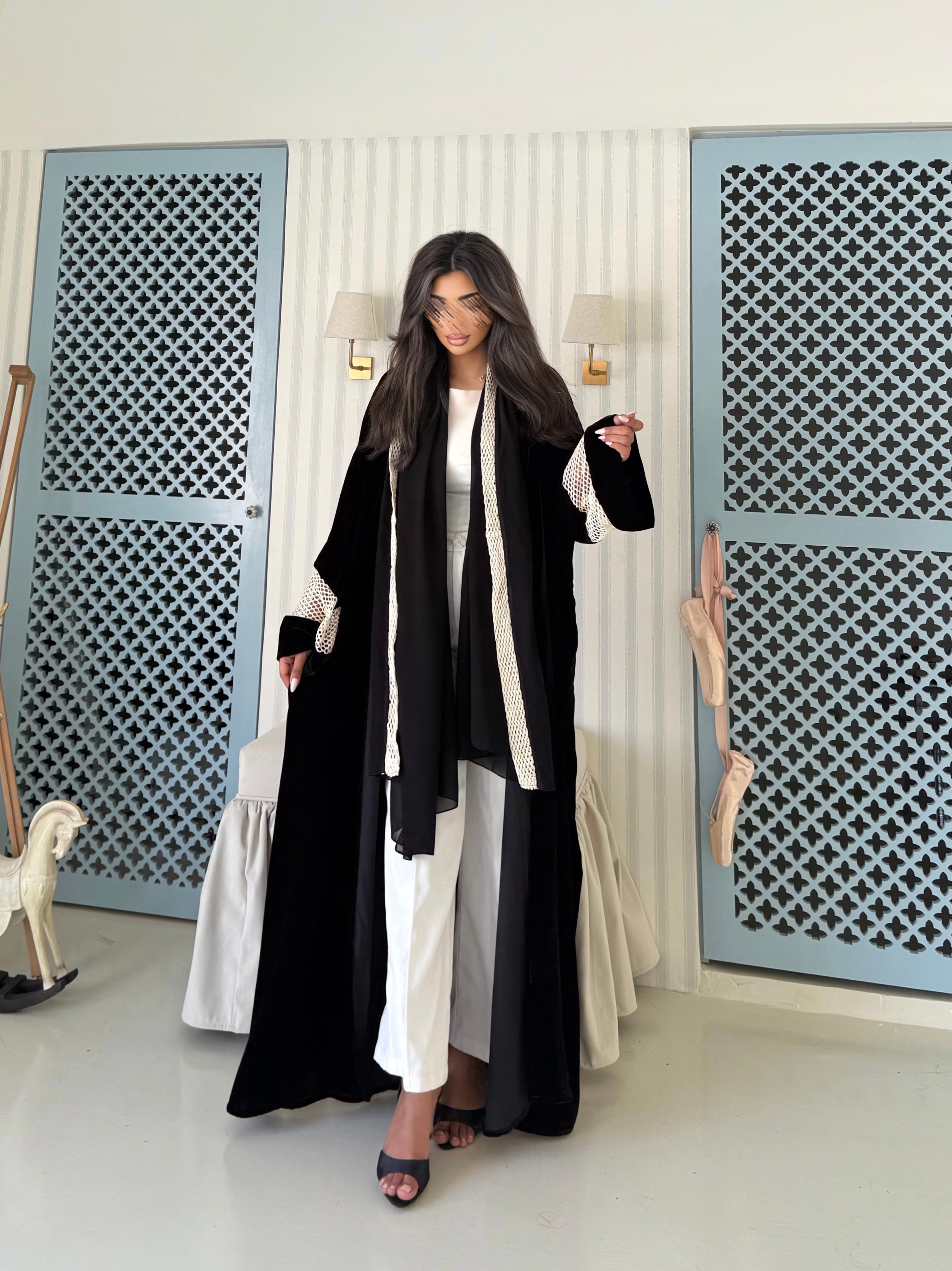 MW645 - Light Crepe Standing with Jacquard Half-Cloche