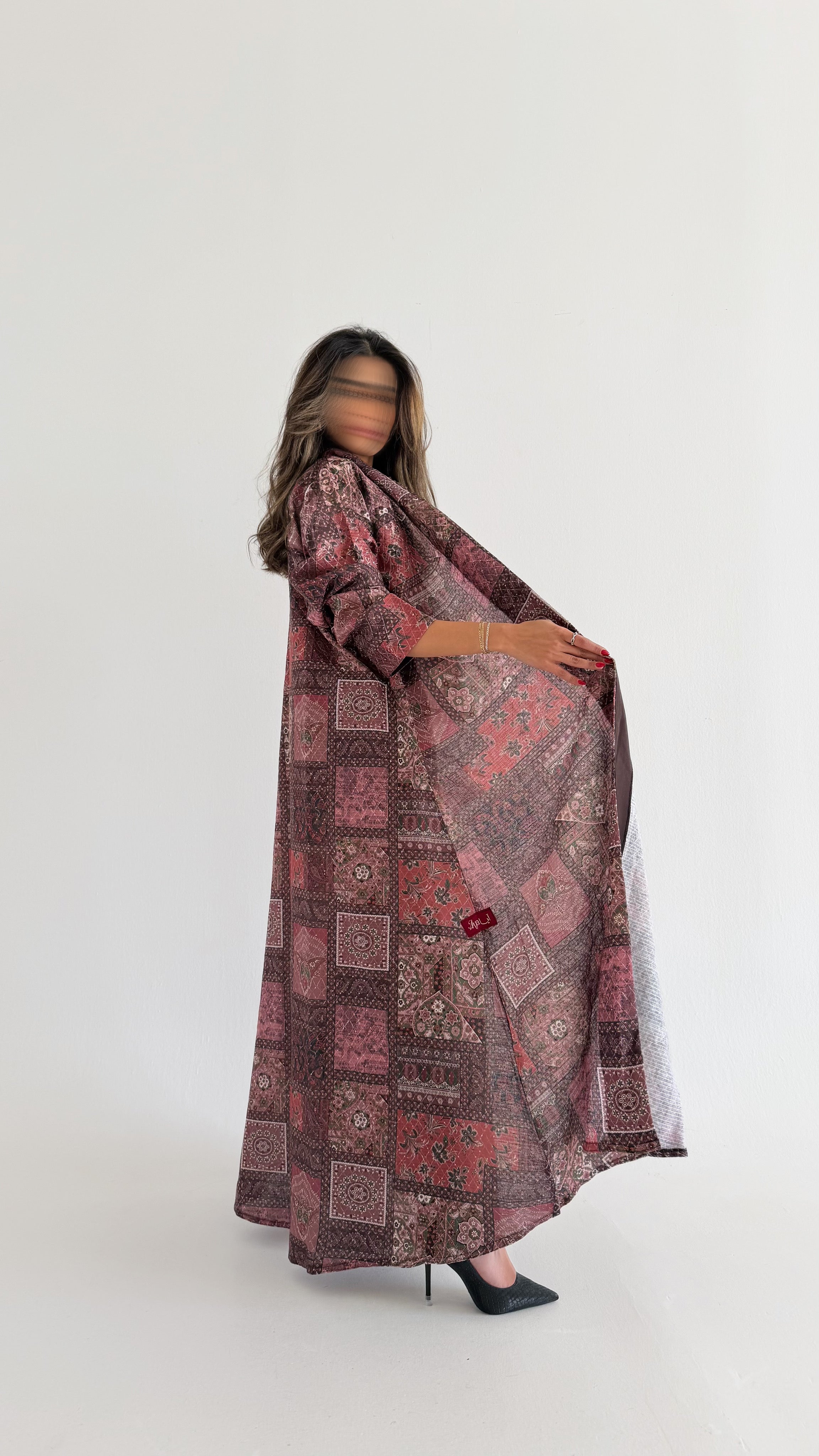 MWT535 - عباية لنن مطرزة - Aya