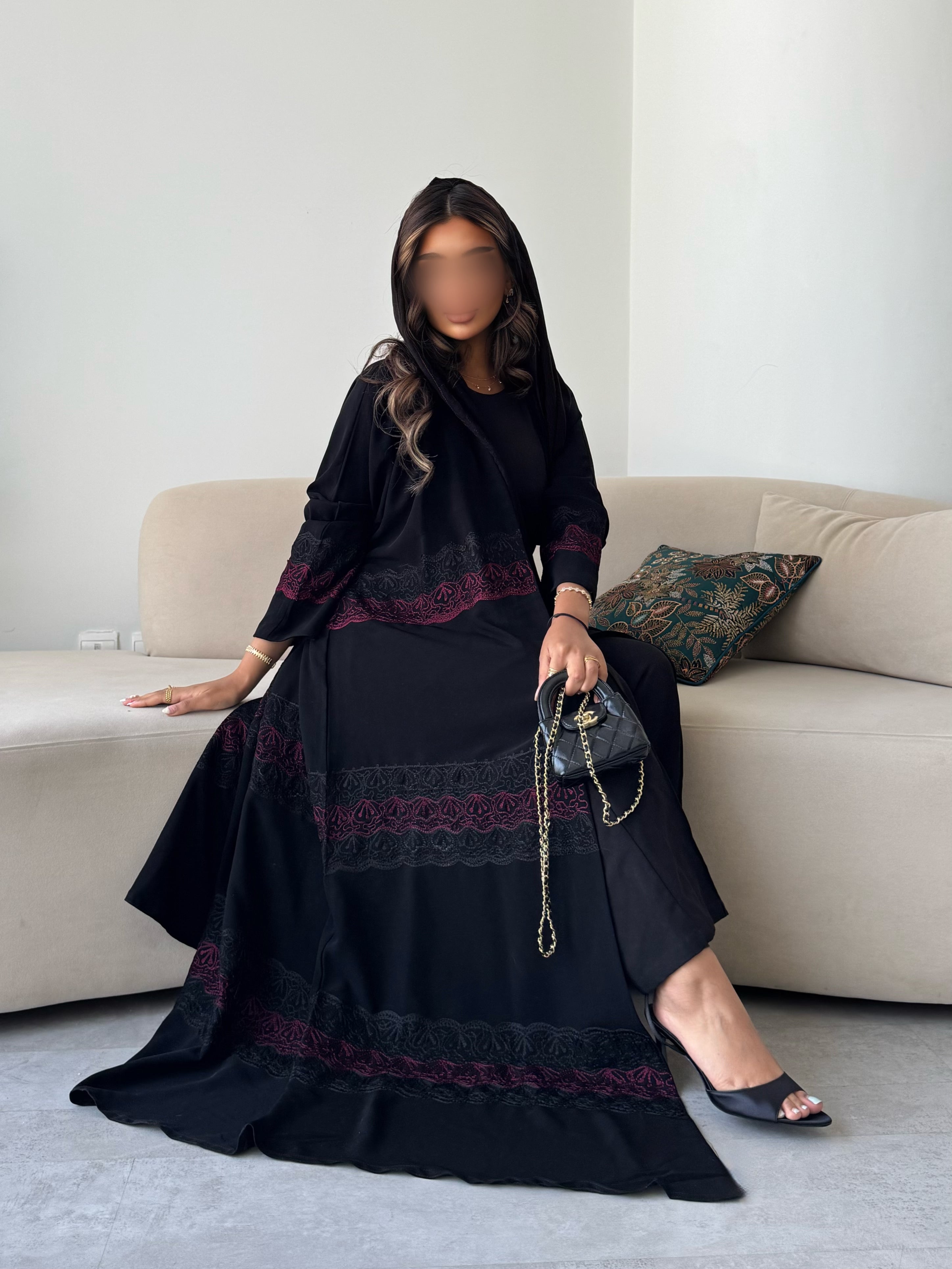 MW1543 - عباية كريب ملكي مطرزة - Aya