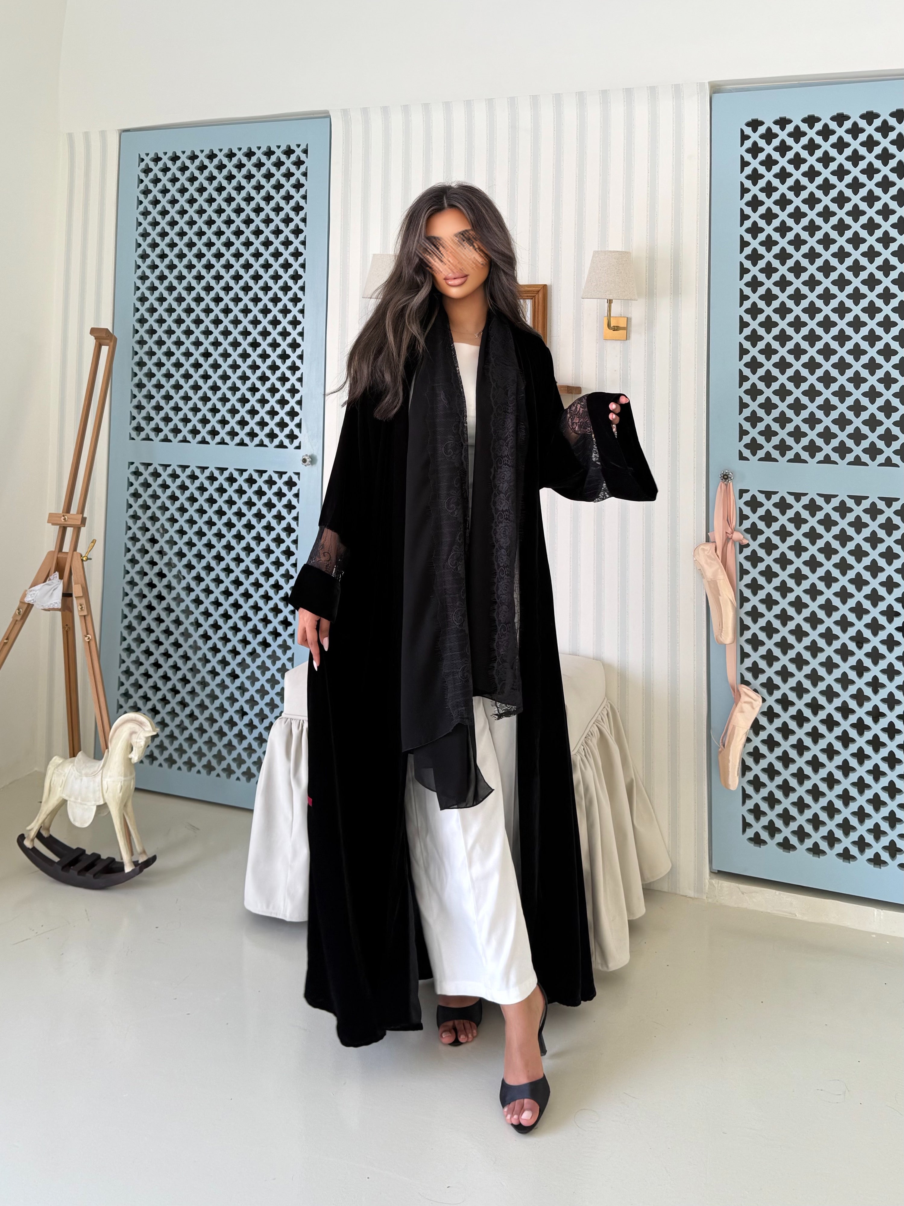 MW645 - Light Crepe Standing with Jacquard Half-Cloche