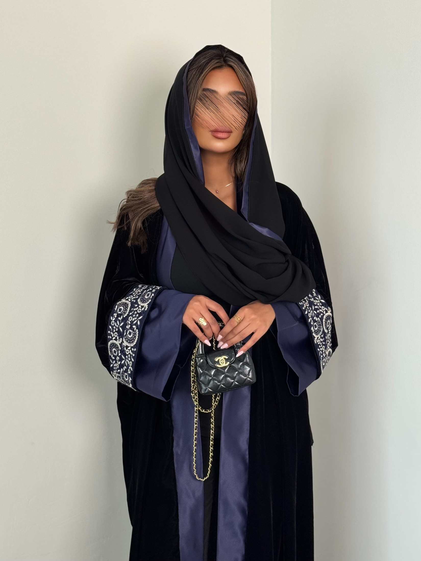 MWT671 - عباية كحلي مع تدخيلة ساتان - Aya
