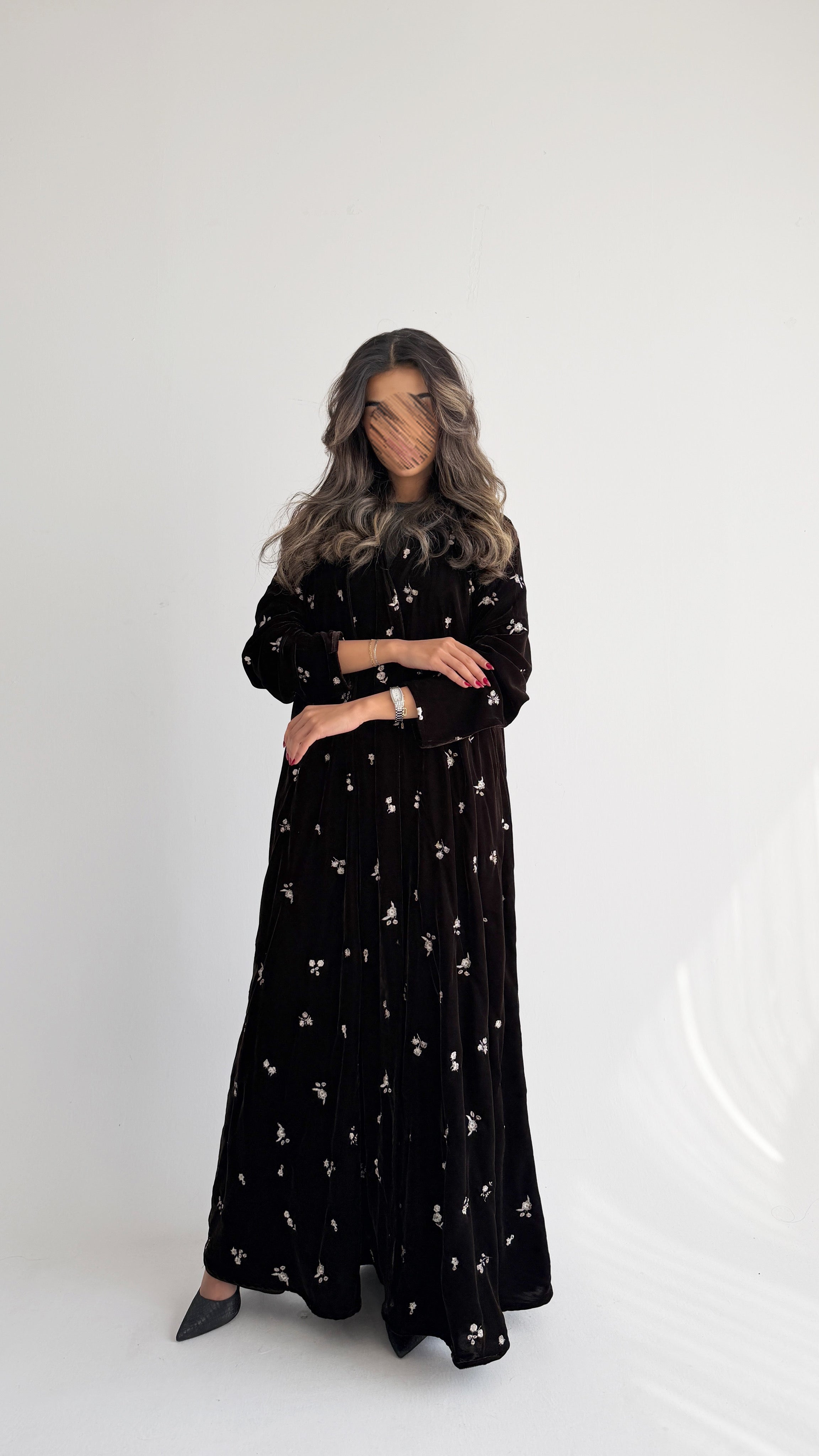 MWT869 - عبايه مخمل تطريز وردات - Aya