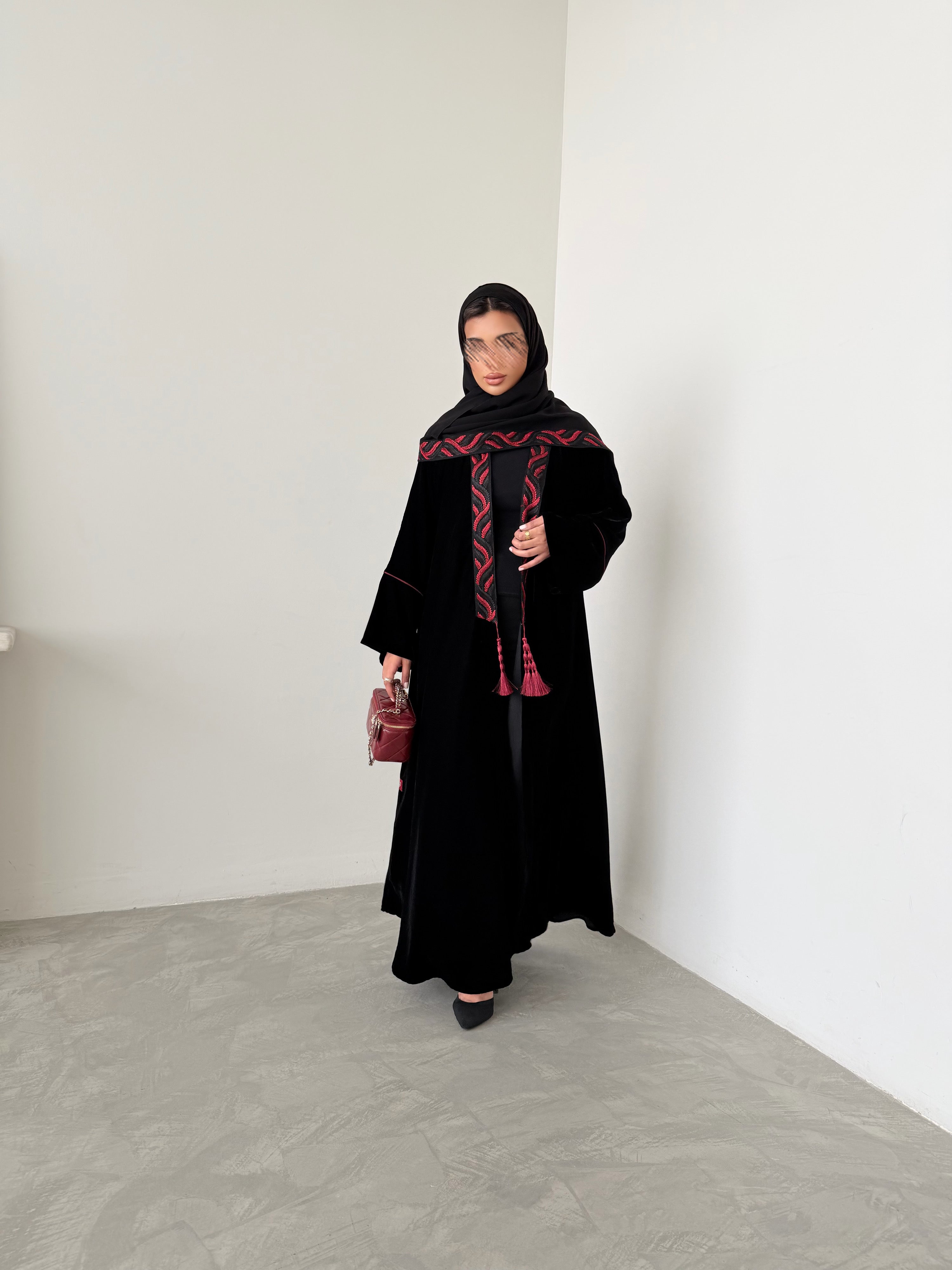 MW645 - Light Crepe Standing with Jacquard Half-Cloche