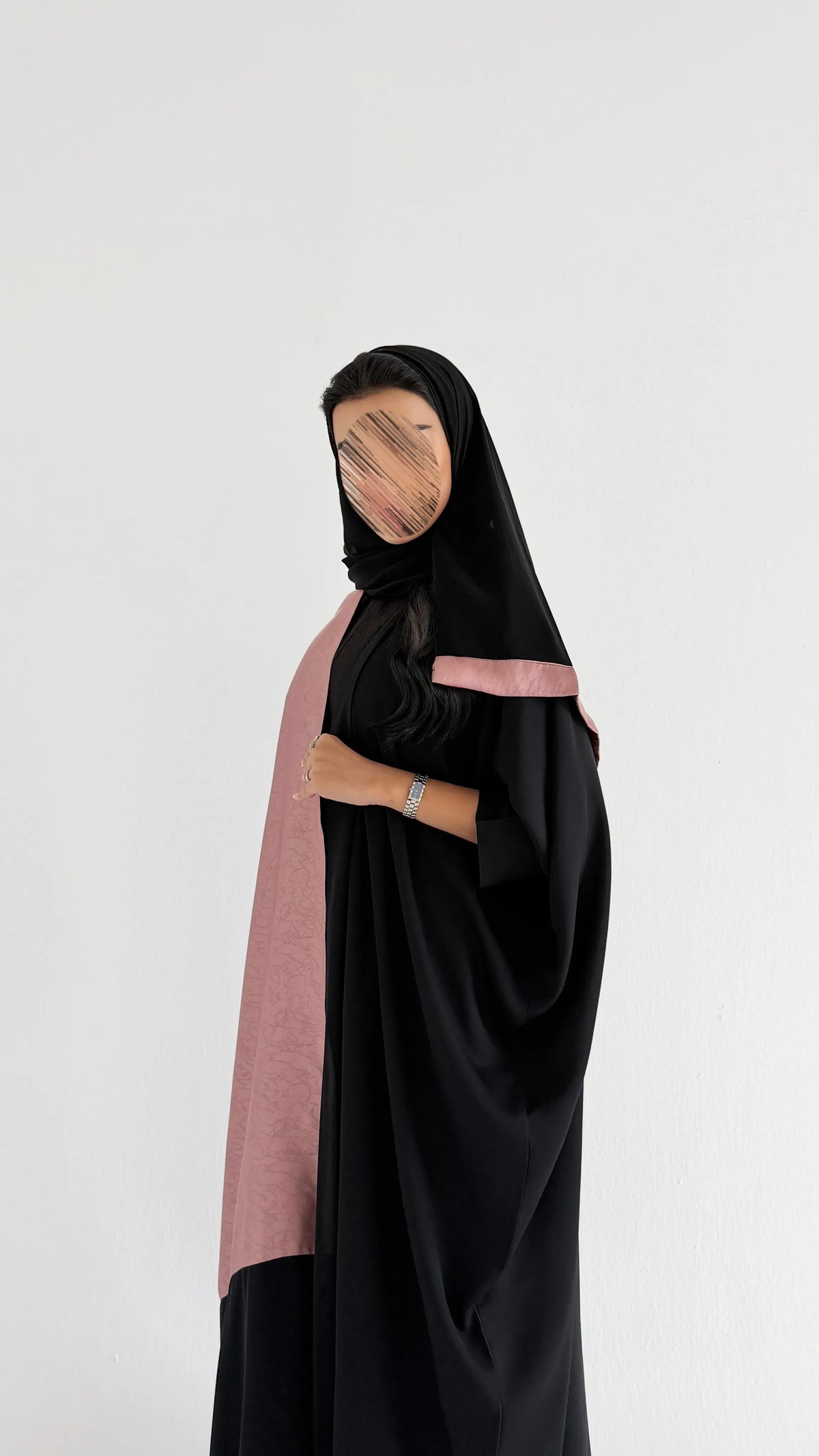 MWT2161 - عباية بقماش كريب مع تدخيله جاكار حرير - Aya