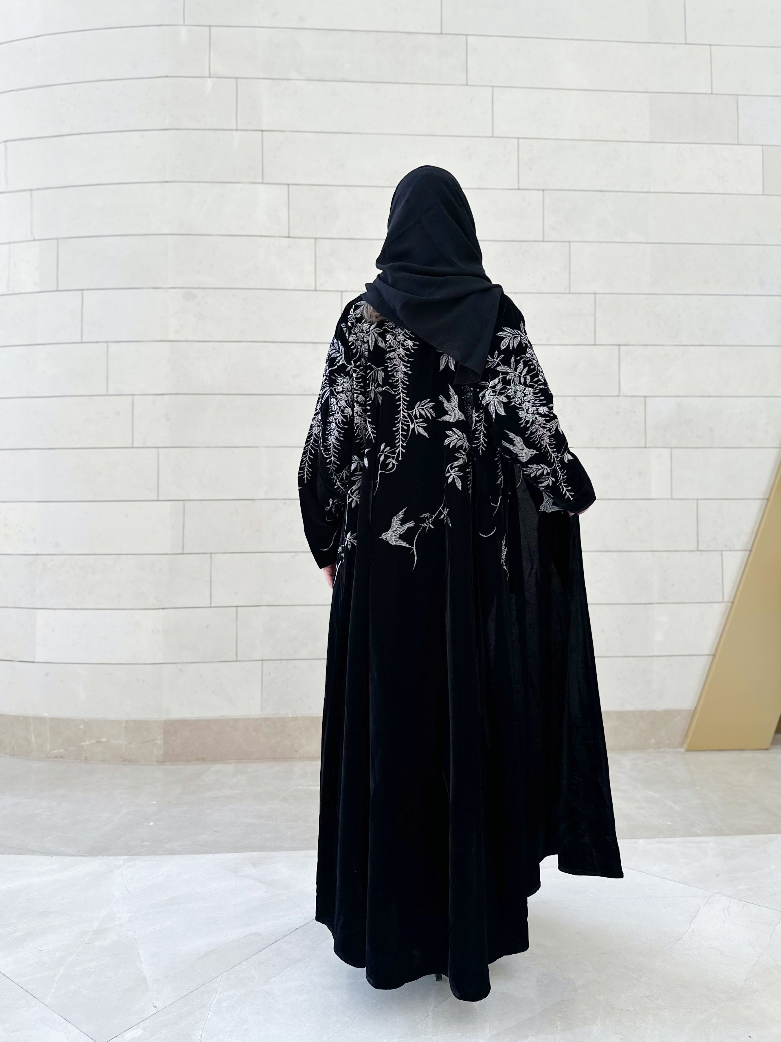 MWT547 - عباية مخمل مع تطريز فضي - Aya