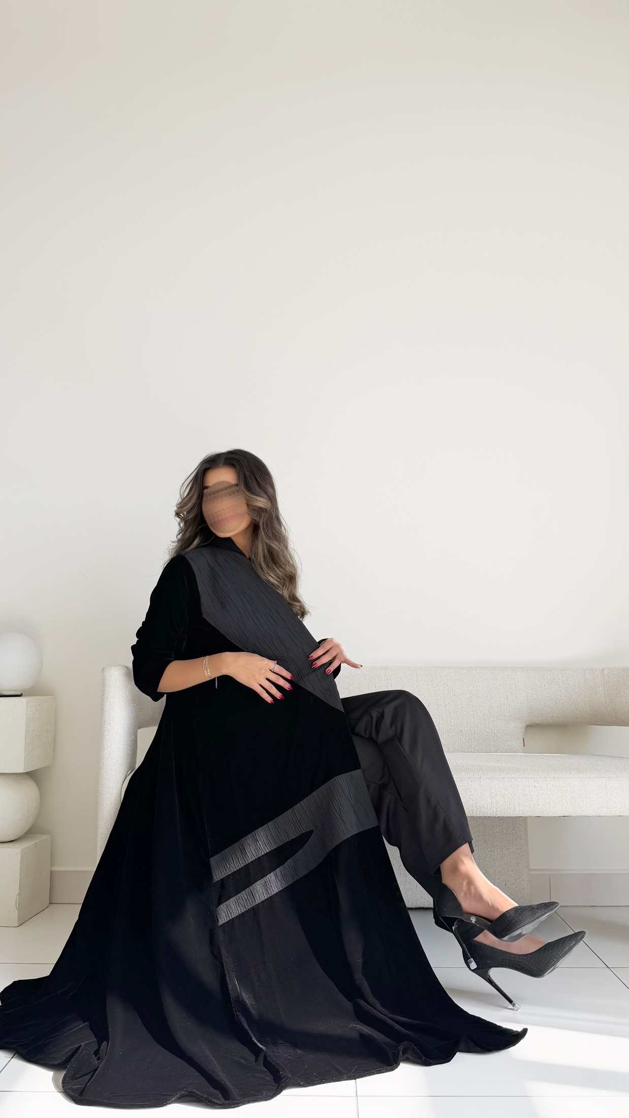 MWT644 - عباية مخمل مع تدخيلة جاكار - Aya