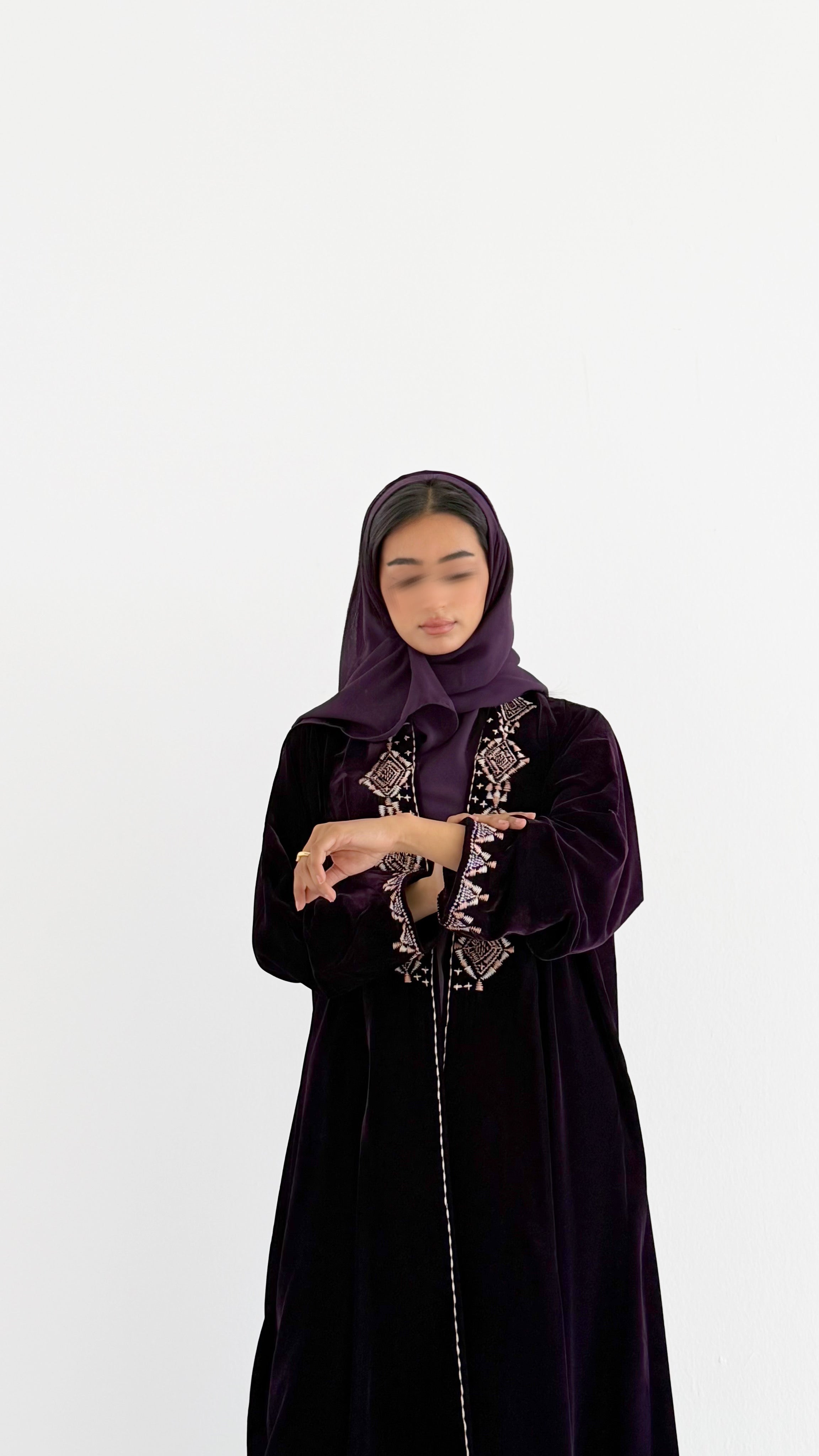 MWT685 - عباية تطريز موفي