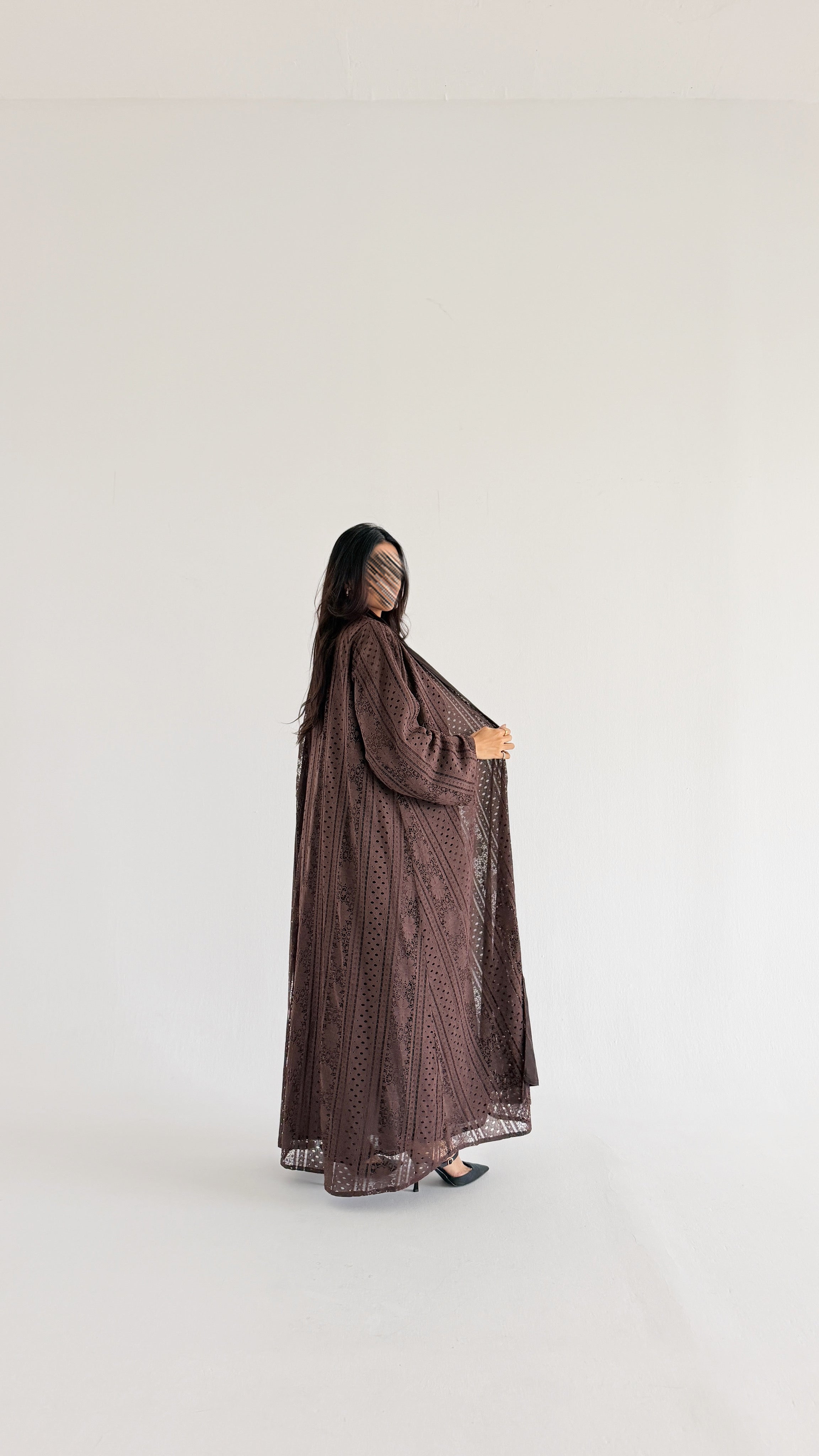 MW2159 -عباية دانتيل  مبطن نص كلوش راقيه وحصرية - Aya