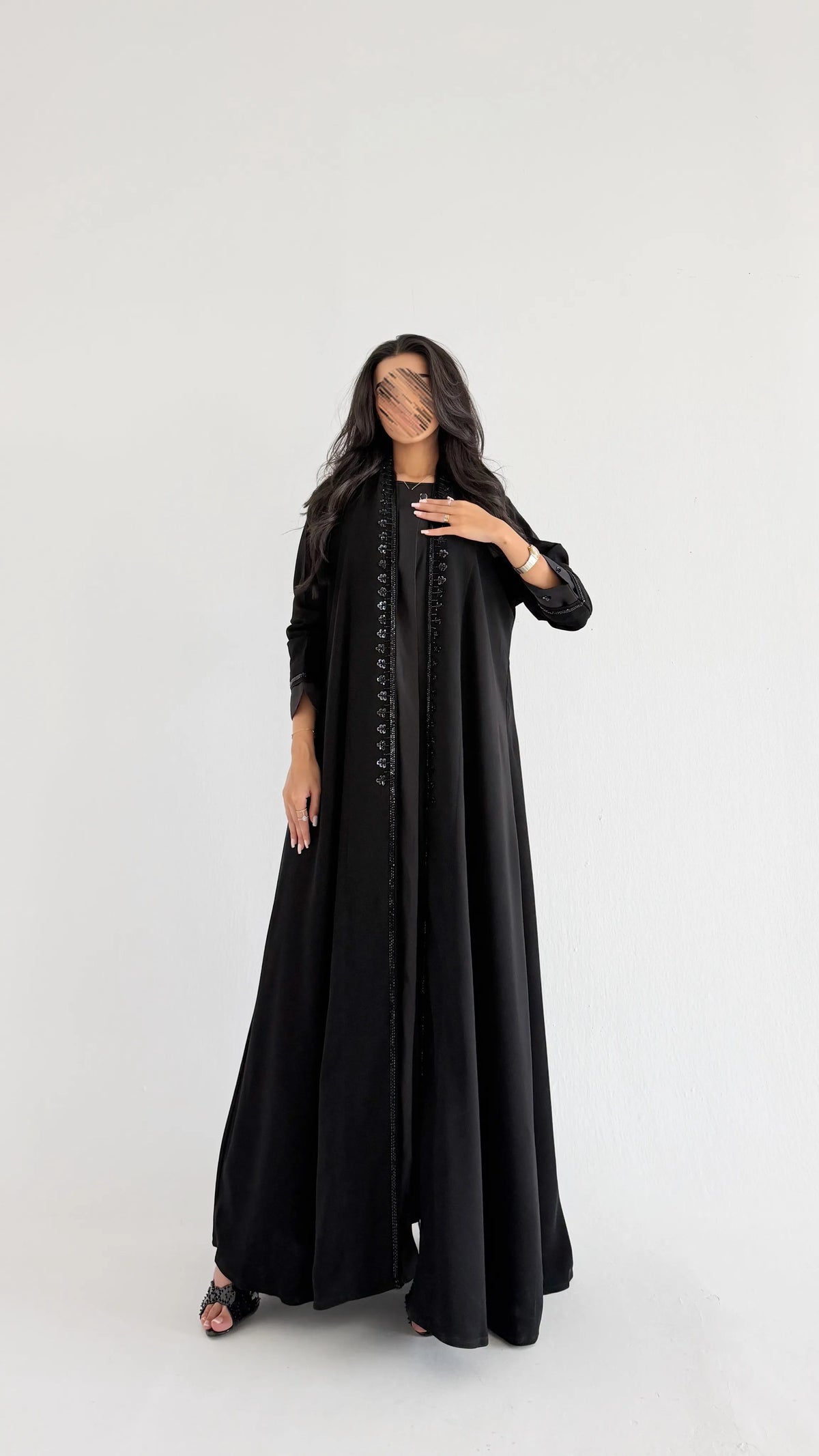 MW419 - عباية سوداء شك