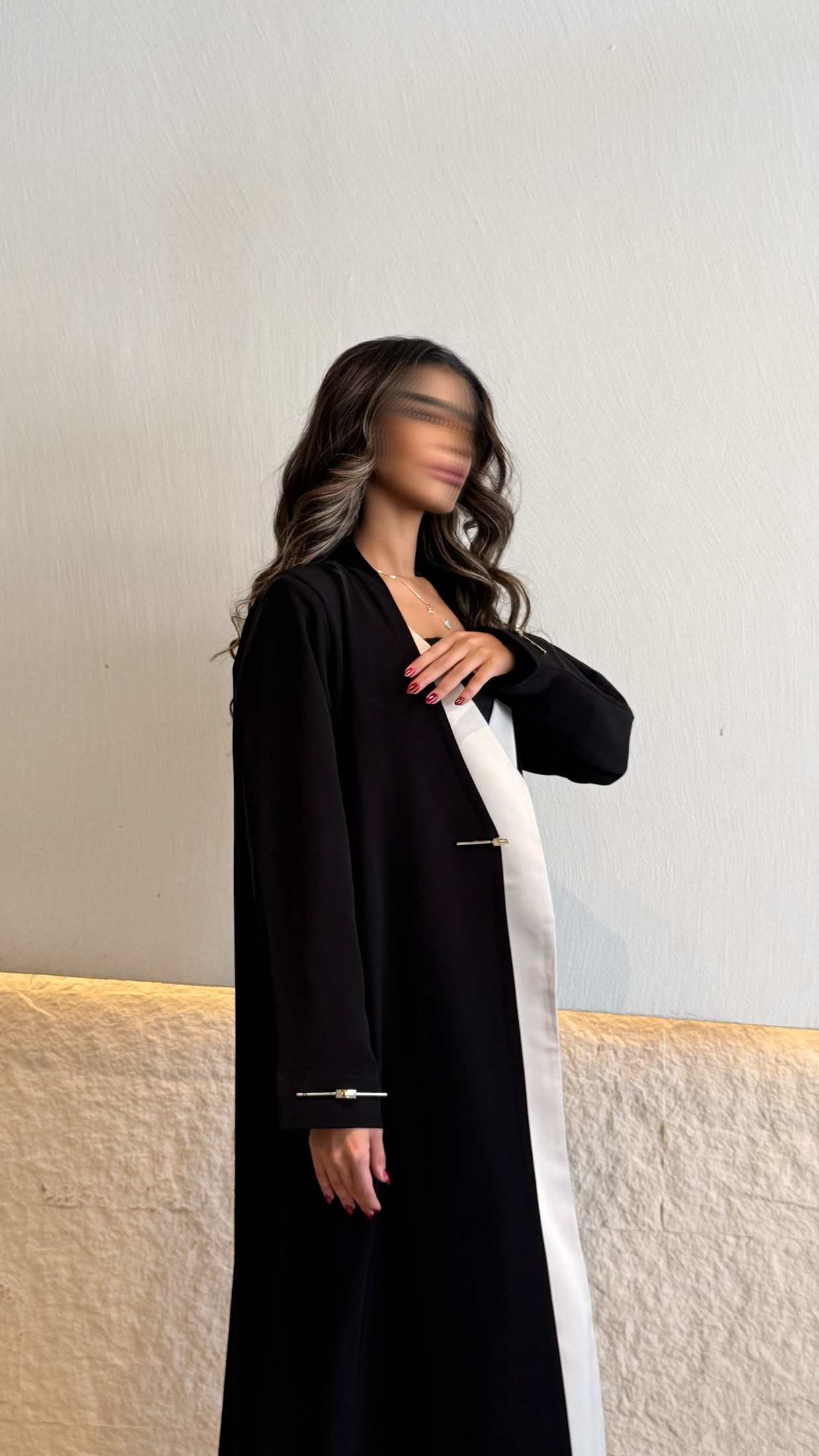 MW1785 - عباية بليزر قماش كوبرا مع تدخيلة تفتة مع تركيب زرار حديد - Aya
