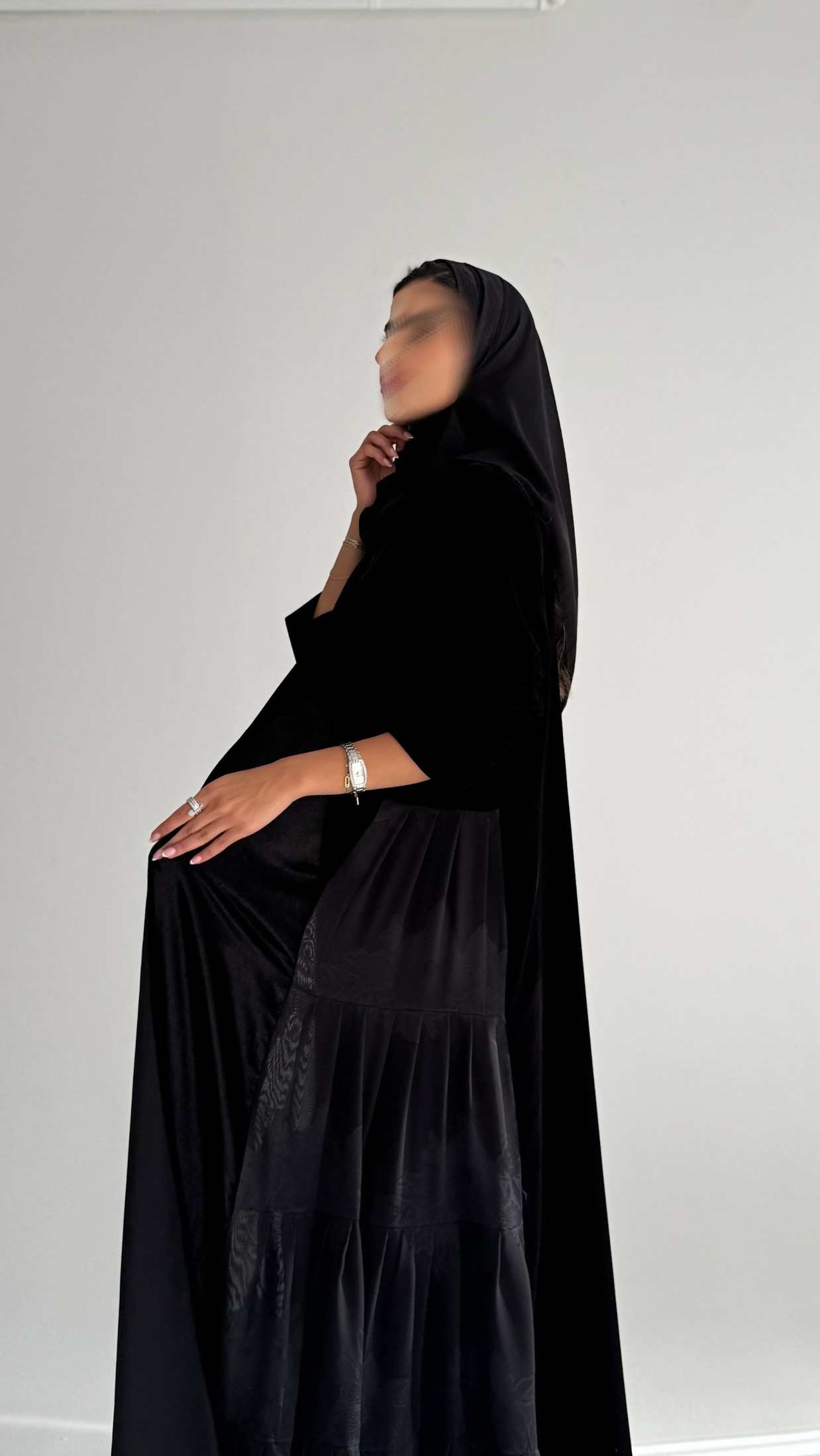 MWT695 - عباية اسود مخمل مع تدخيلة شيفون - Aya