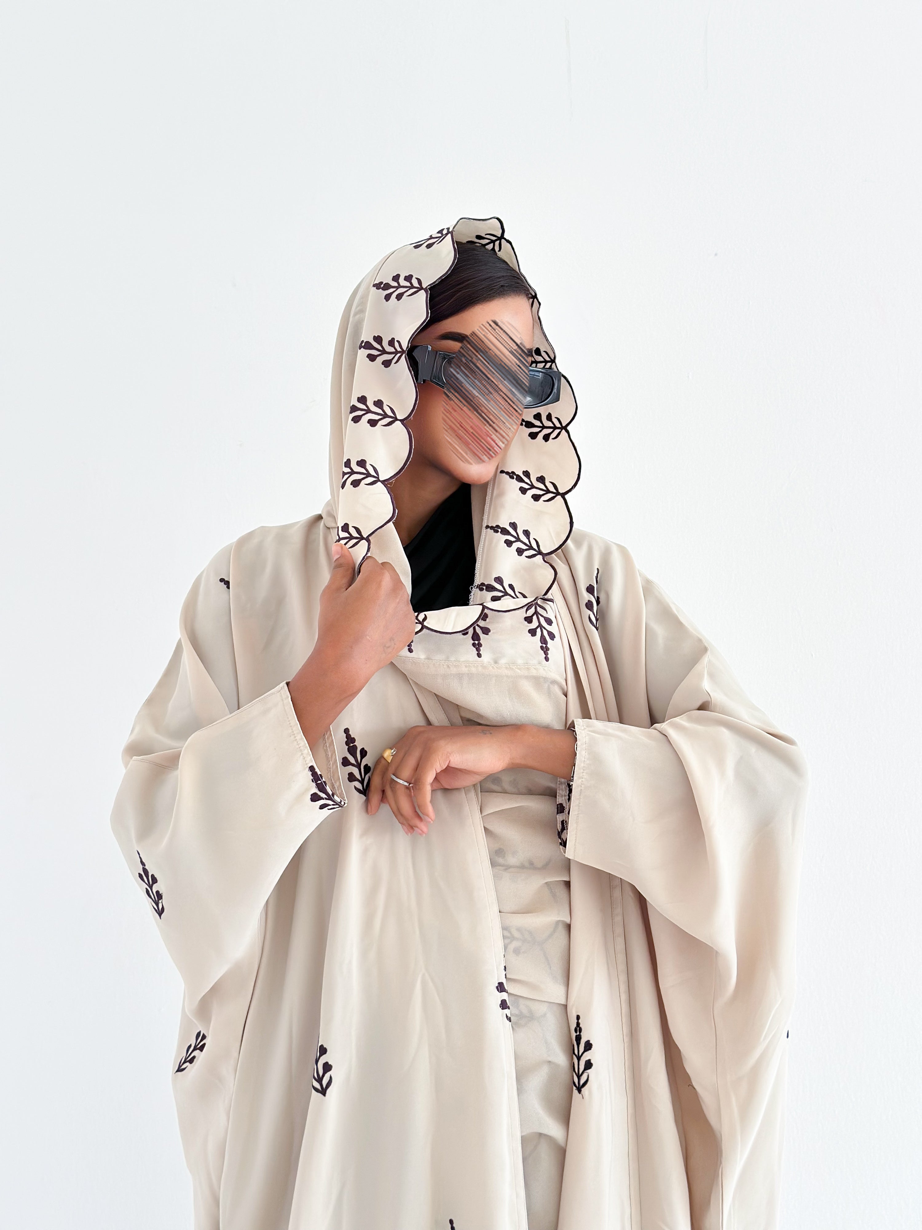 MW1521 - عبايه كريب سعودي صيفي مع تطريز كامل ورد طرحه تطريز كامل