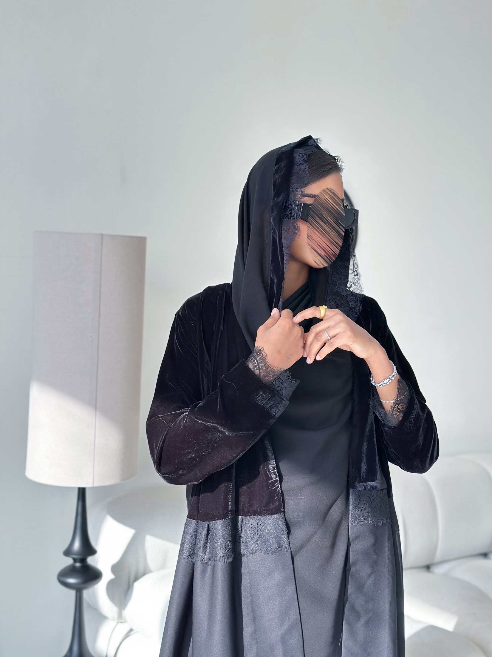 MWT576 - عباية مخمل مع تفته - Aya