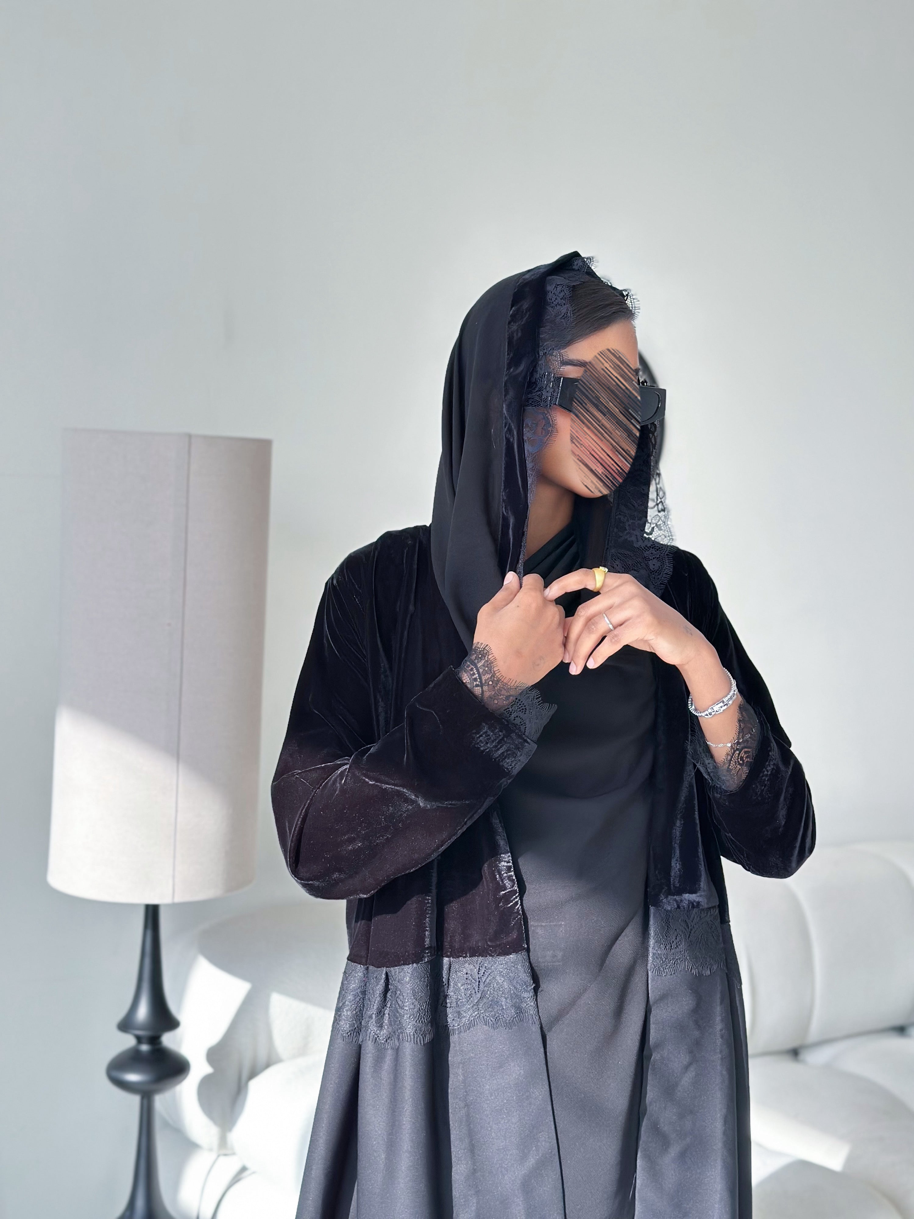 MWT576 - عباية مخمل مع تفته