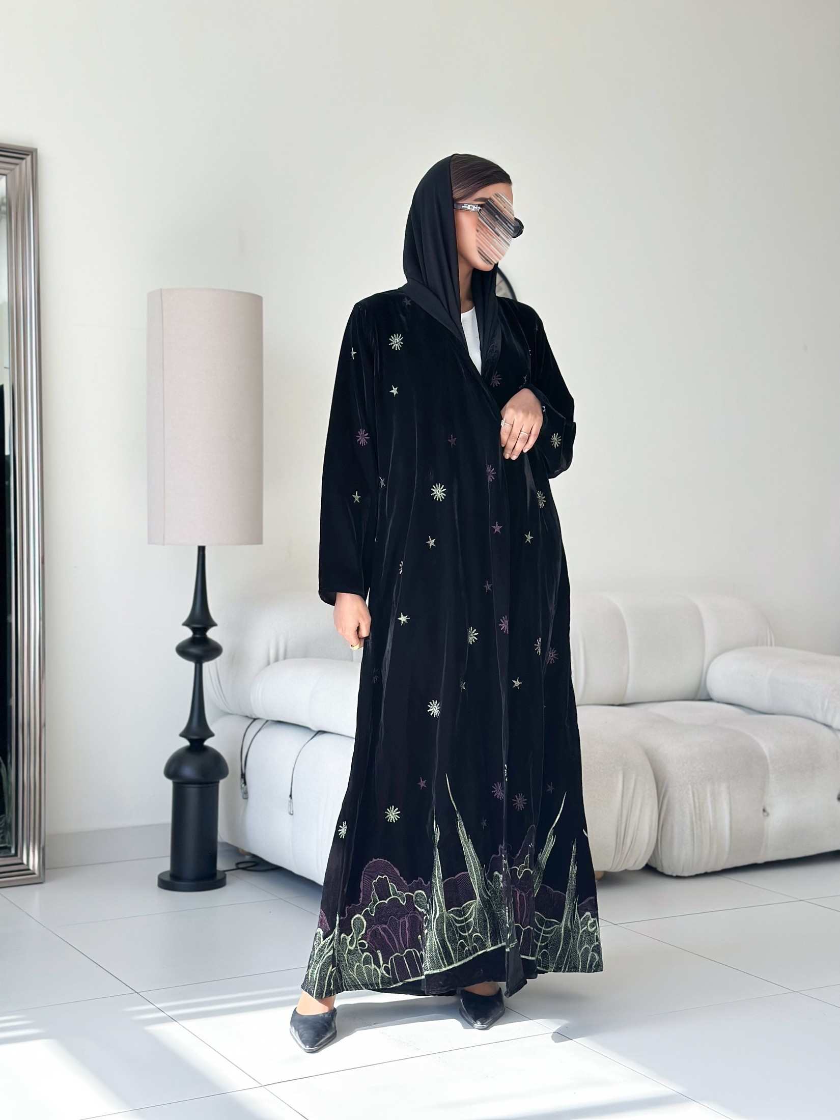 MW1742 - عباية اسود مخمل مطرزة - Aya