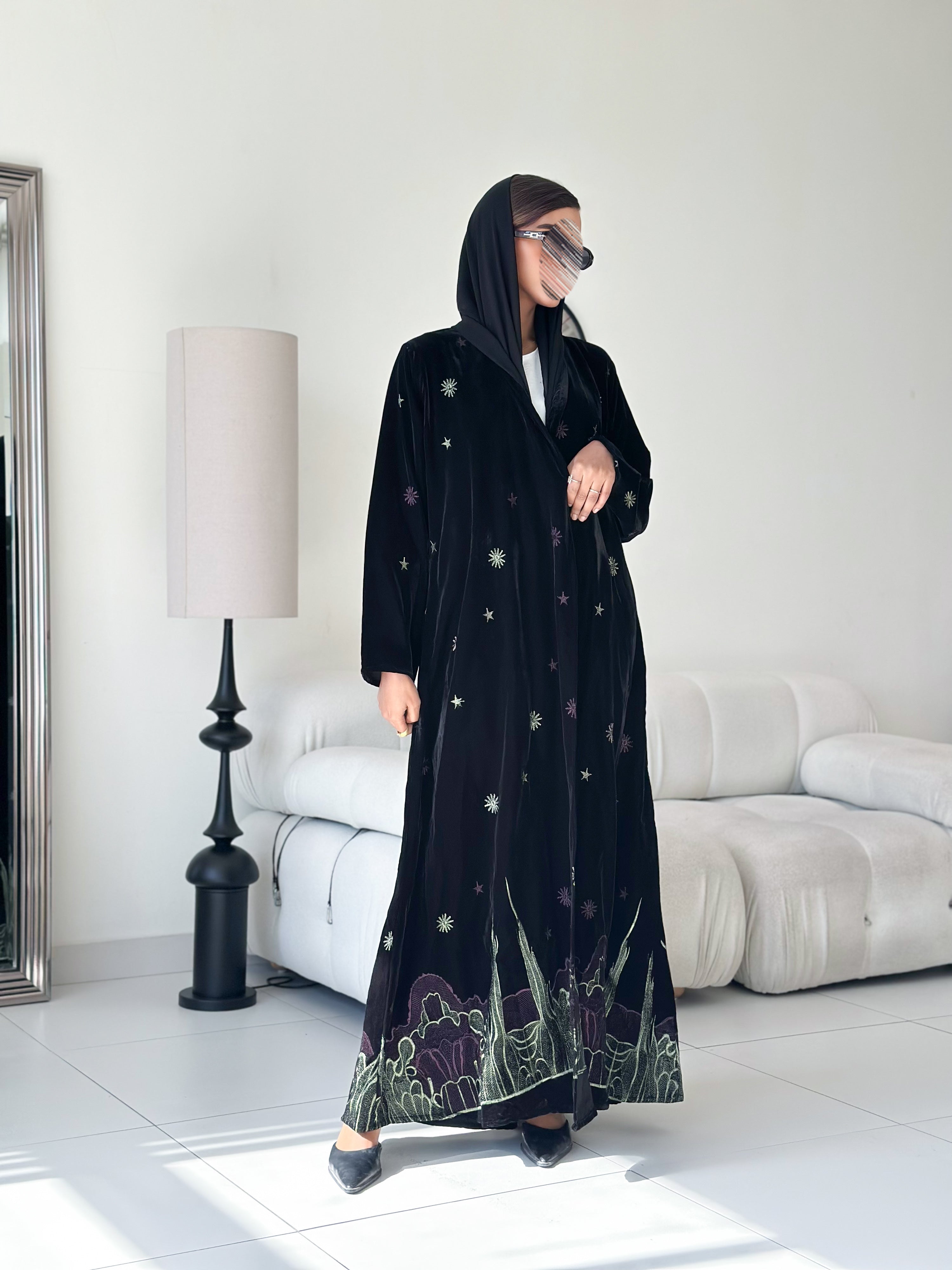 MW1742 - عباية اسود مخمل مطرزة - Aya