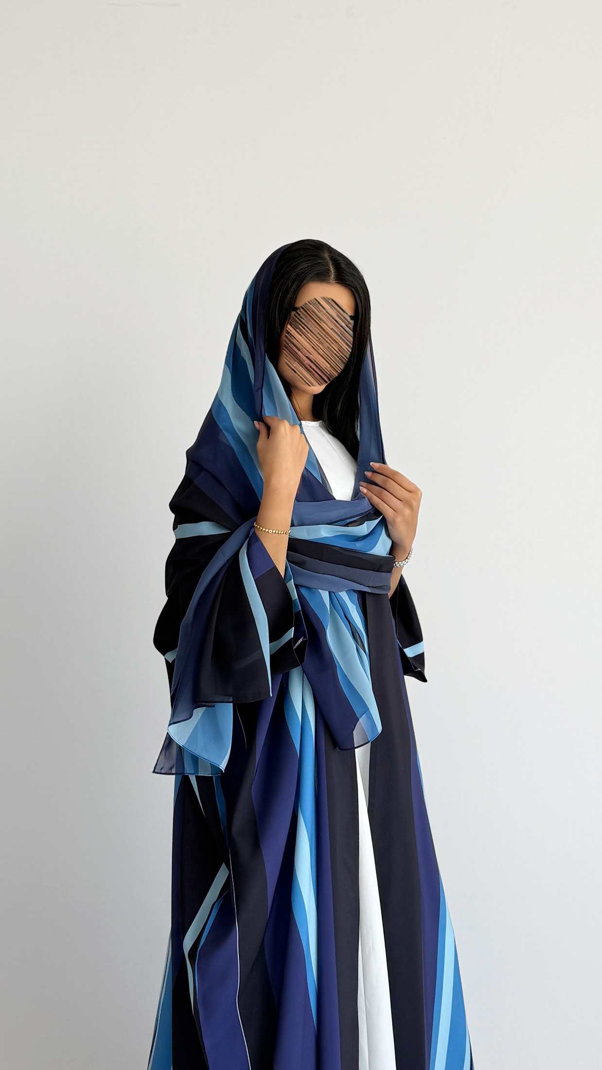MWT2093 - عباية مقلم ازرق |  Blue Striped Print Abaya - Aya