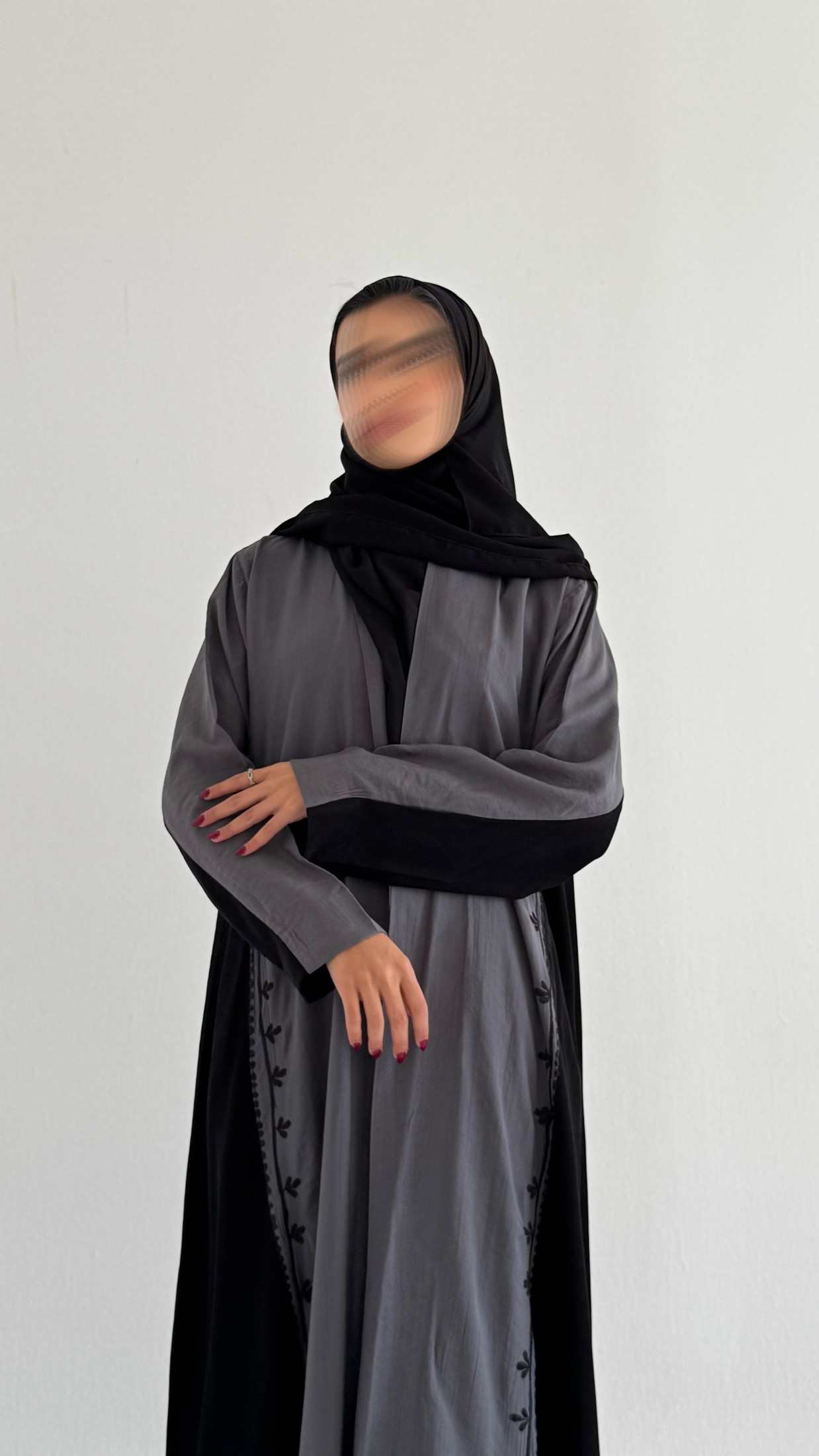 MW1736 - عباية لنن مكسر تطريز يدوي - Aya