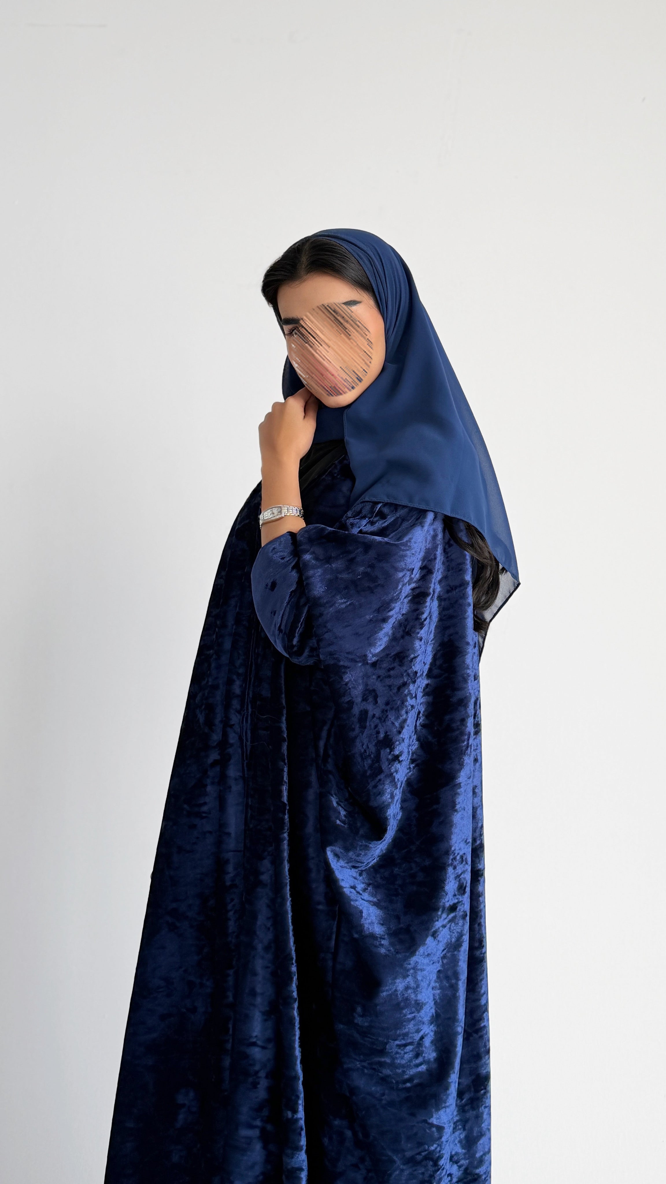 MW1828 - عباية مخمل - Aya