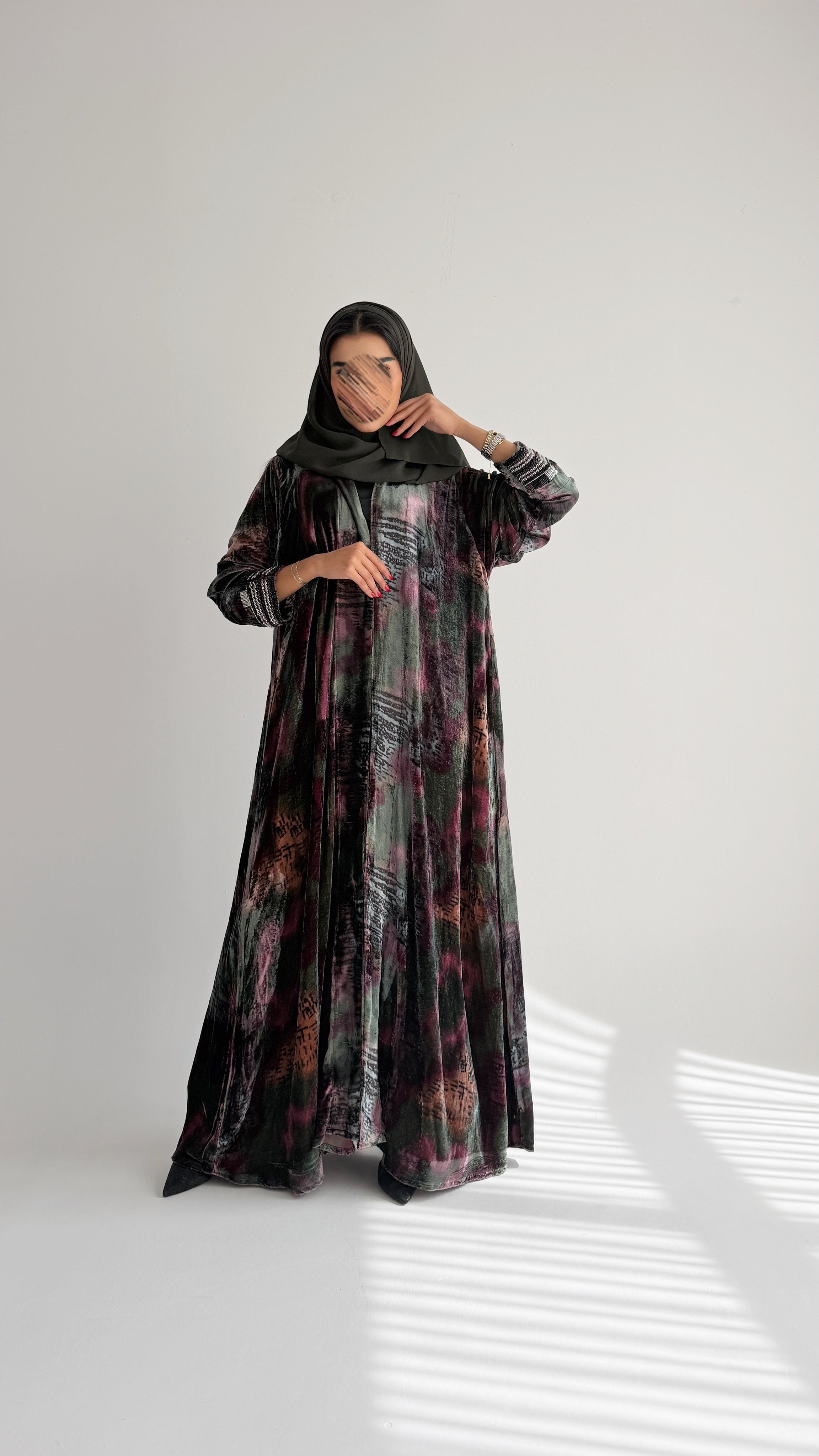 MWE120 - عباية مخمل حرير نص كلوش - Aya