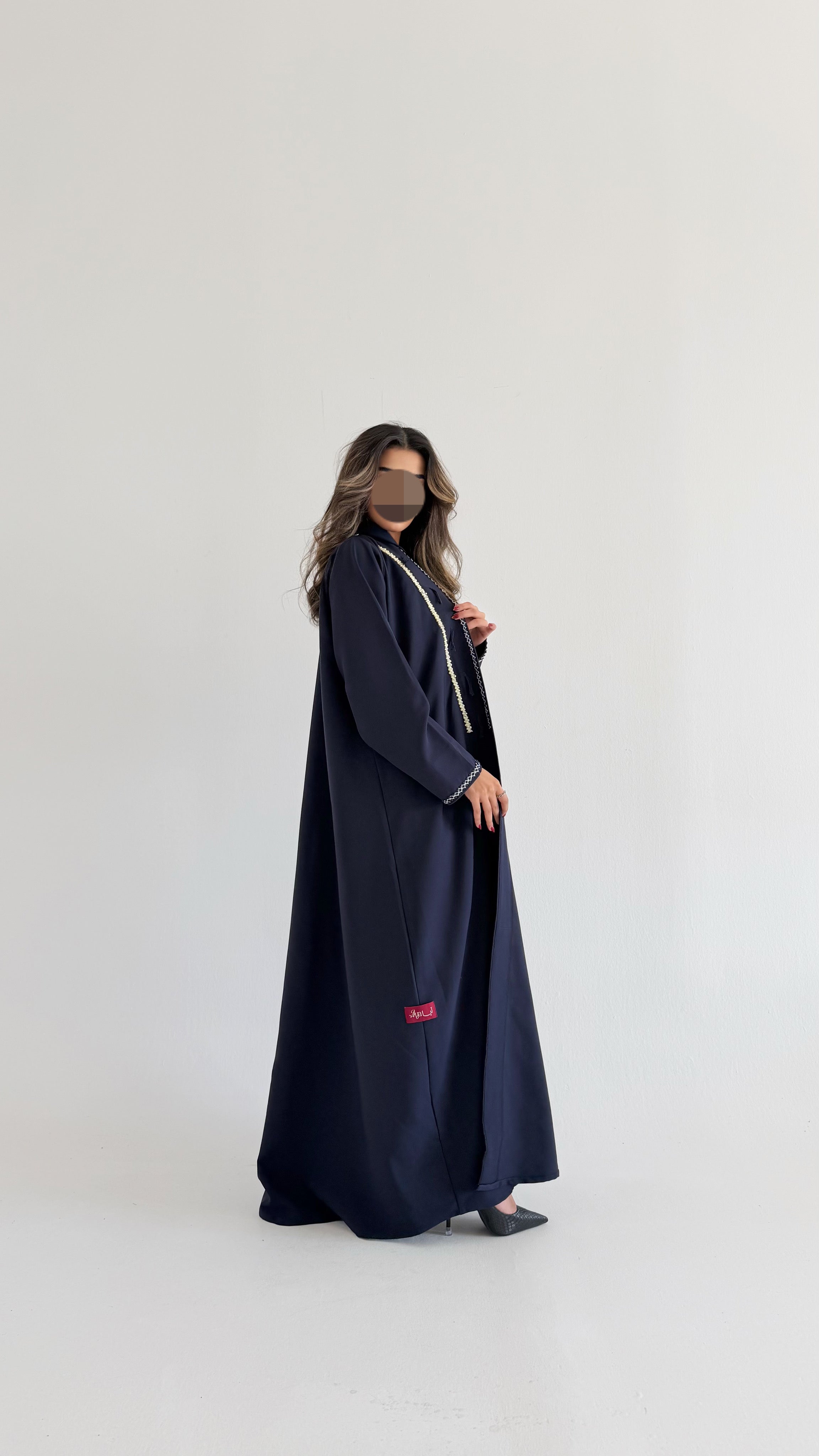 MW645 - Light Crepe Standing with Jacquard Half-Cloche