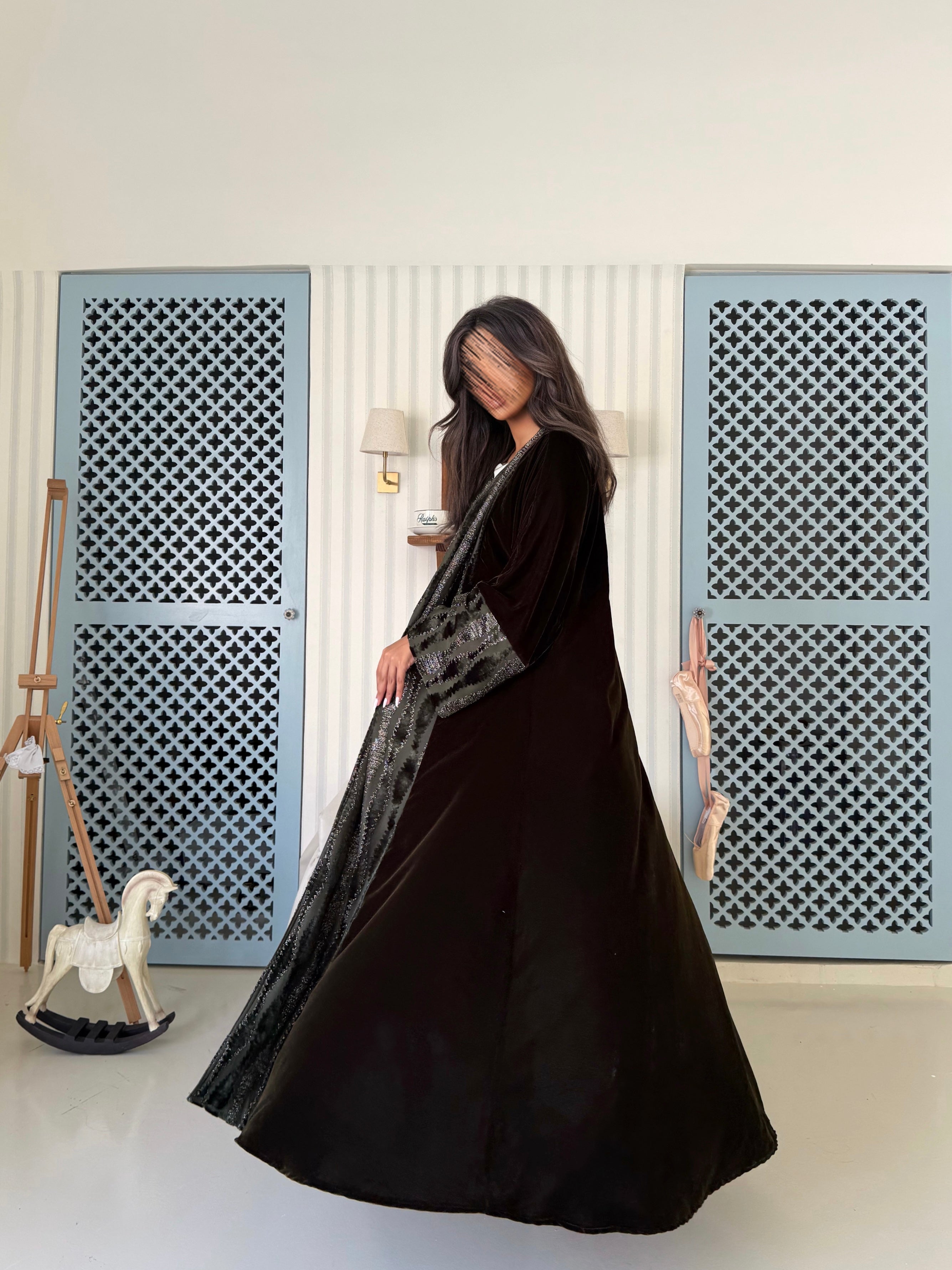 MW645 - Light Crepe Standing with Jacquard Half-Cloche