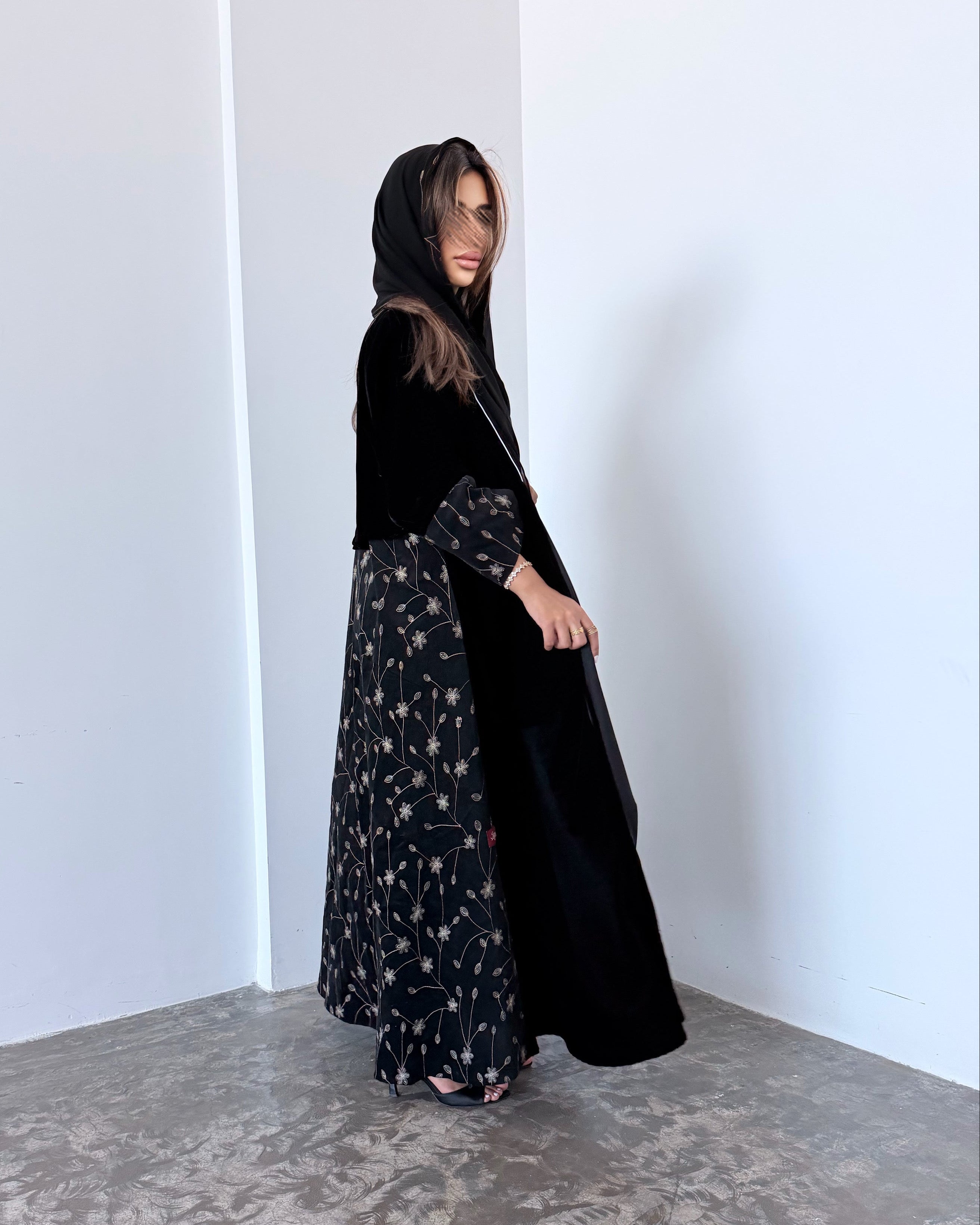 MW645 - Light Crepe Standing with Jacquard Half-Cloche