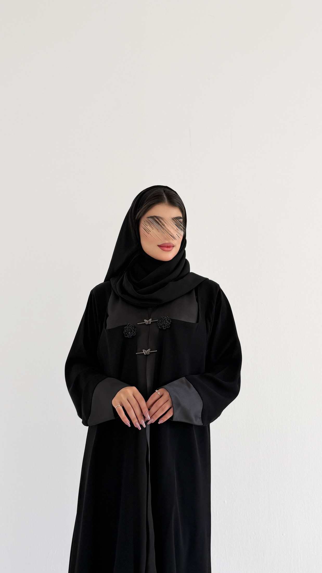 MW2097 - عباية كريب مع اضافة تفتة لمعة  راقية - Aya
