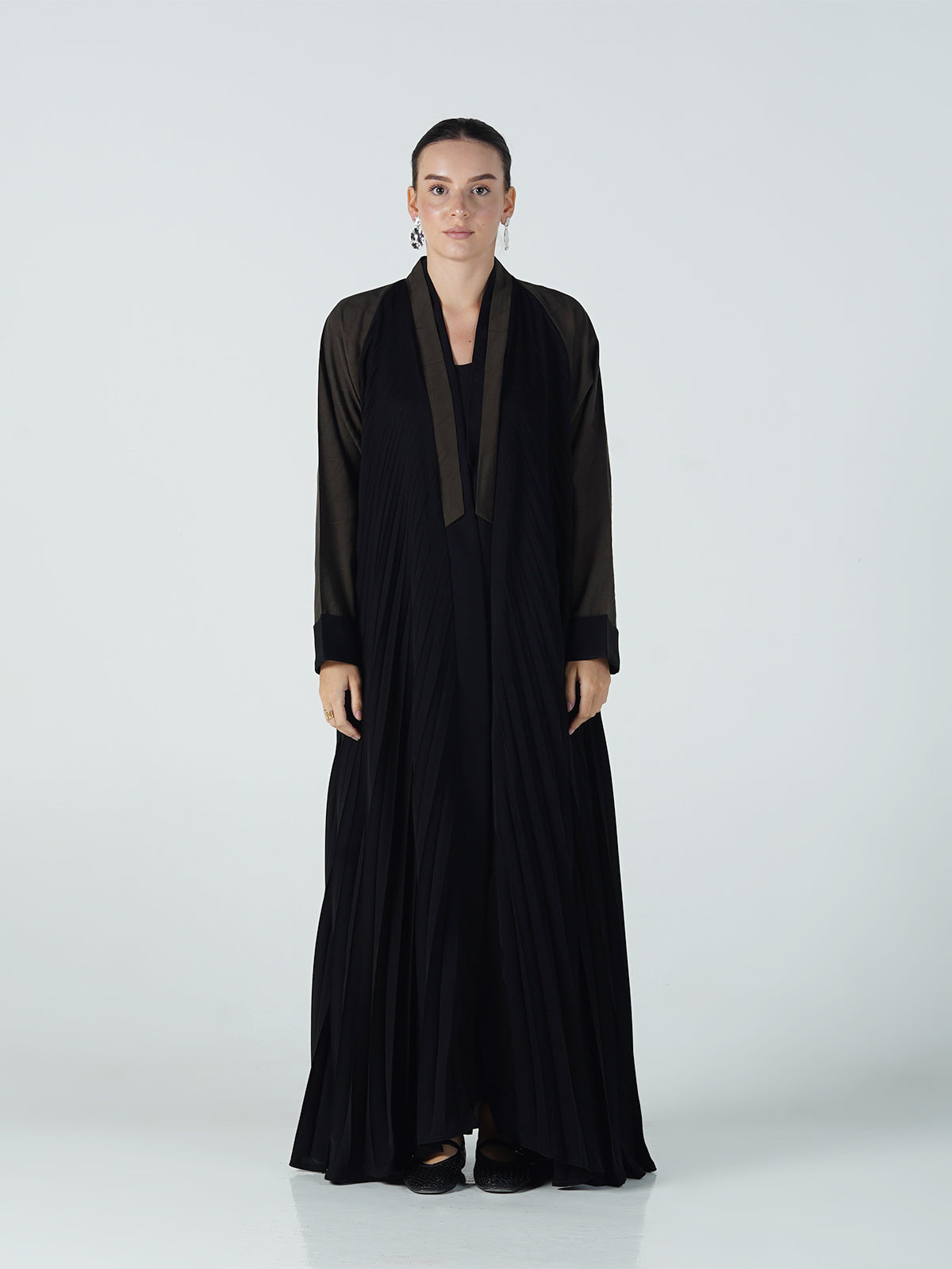 MW645 - Light Crepe Standing with Jacquard Half-Cloche